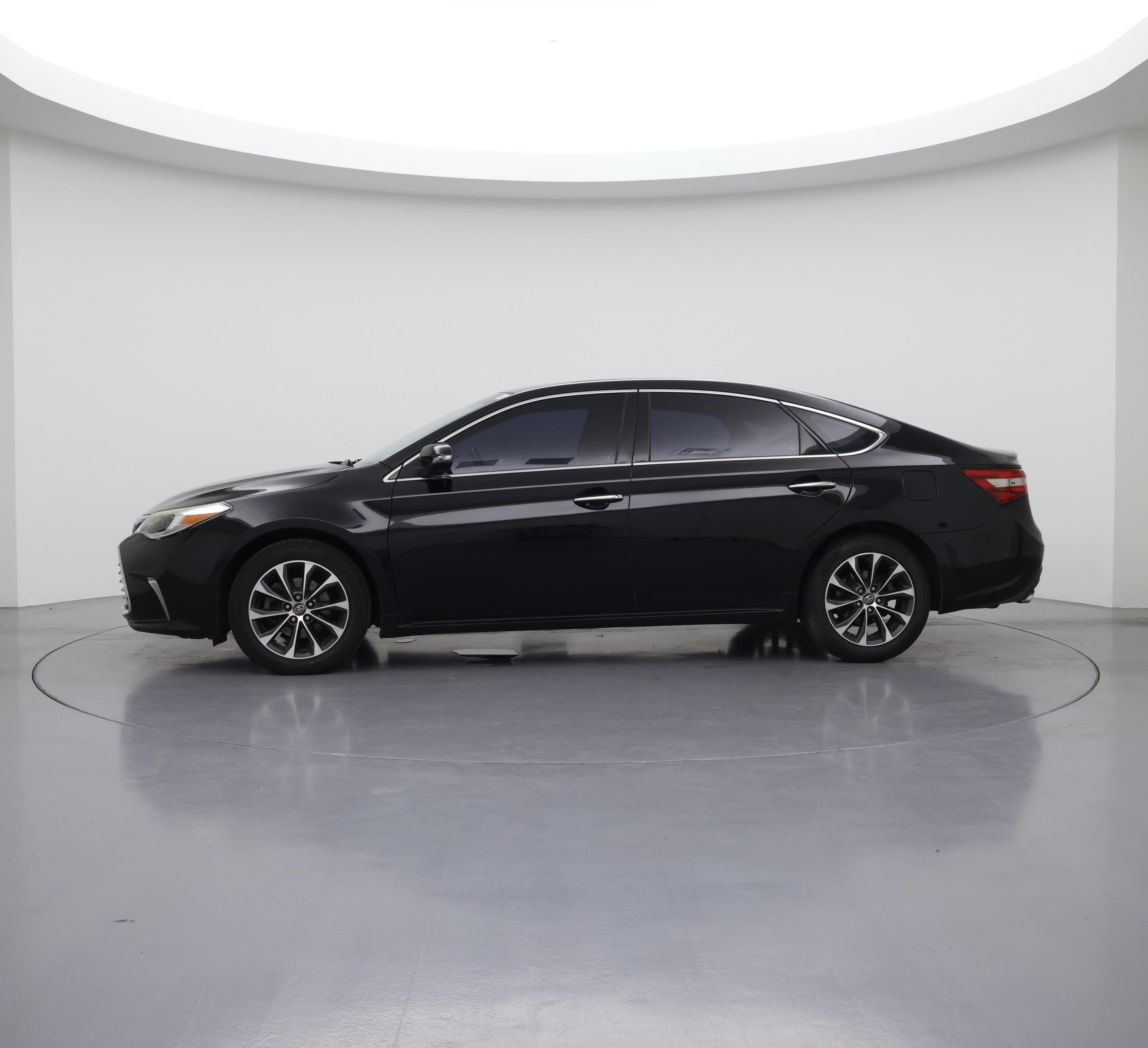 Thumbnail: 2016 Toyota Avalon - 3