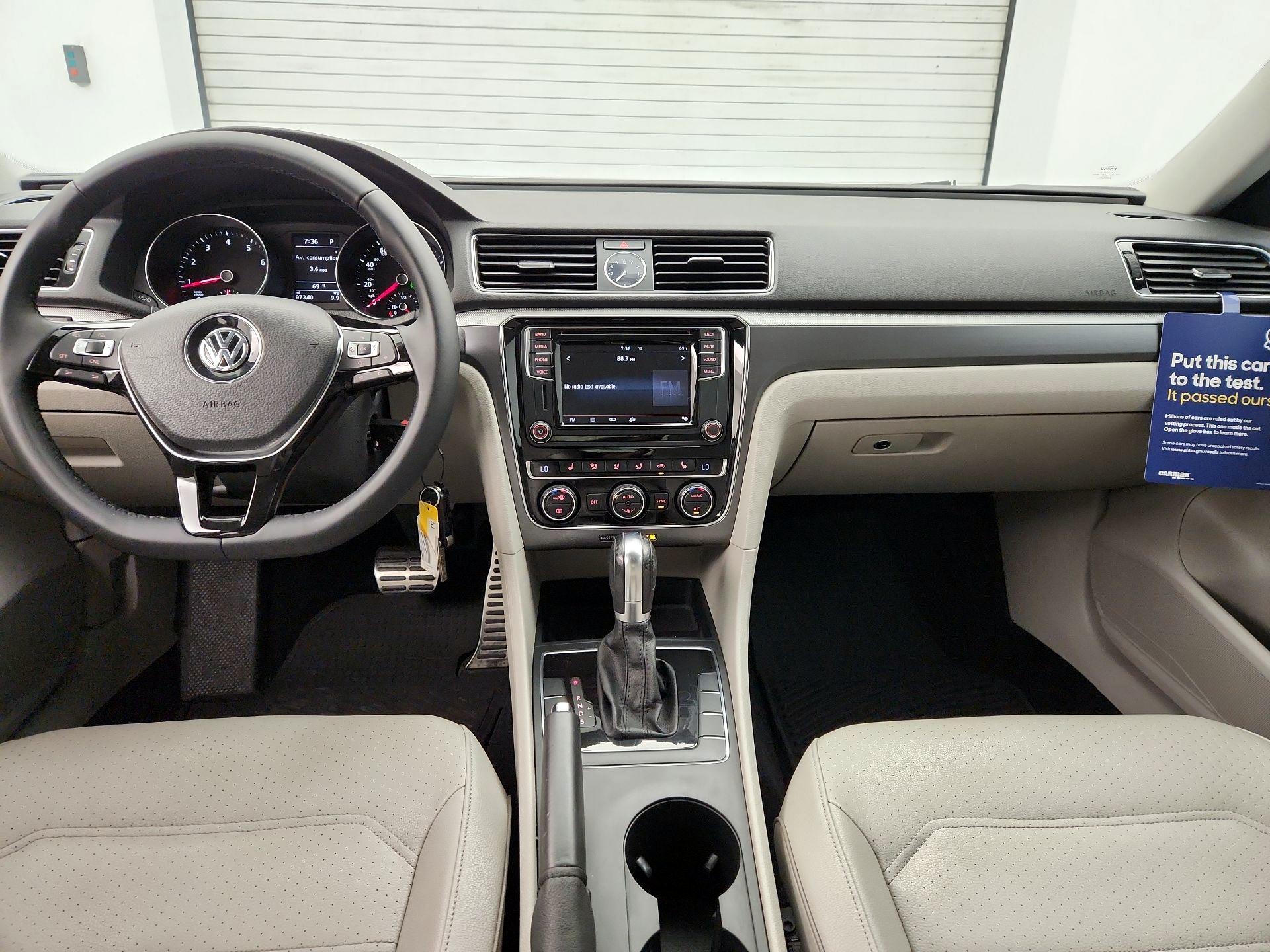 Thumbnail: 2017 Volkswagen Passat - 9