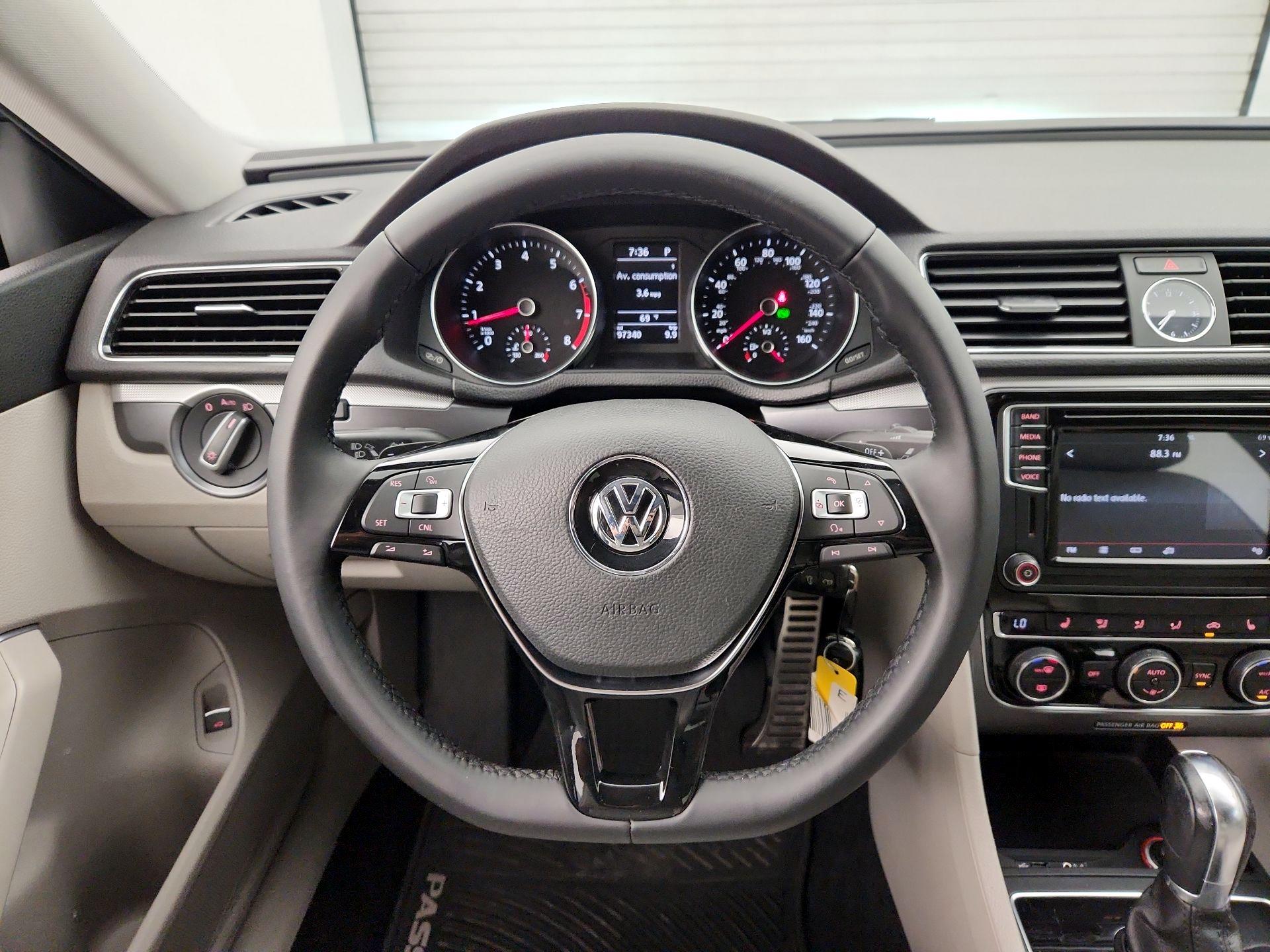 Thumbnail: 2017 Volkswagen Passat - 10