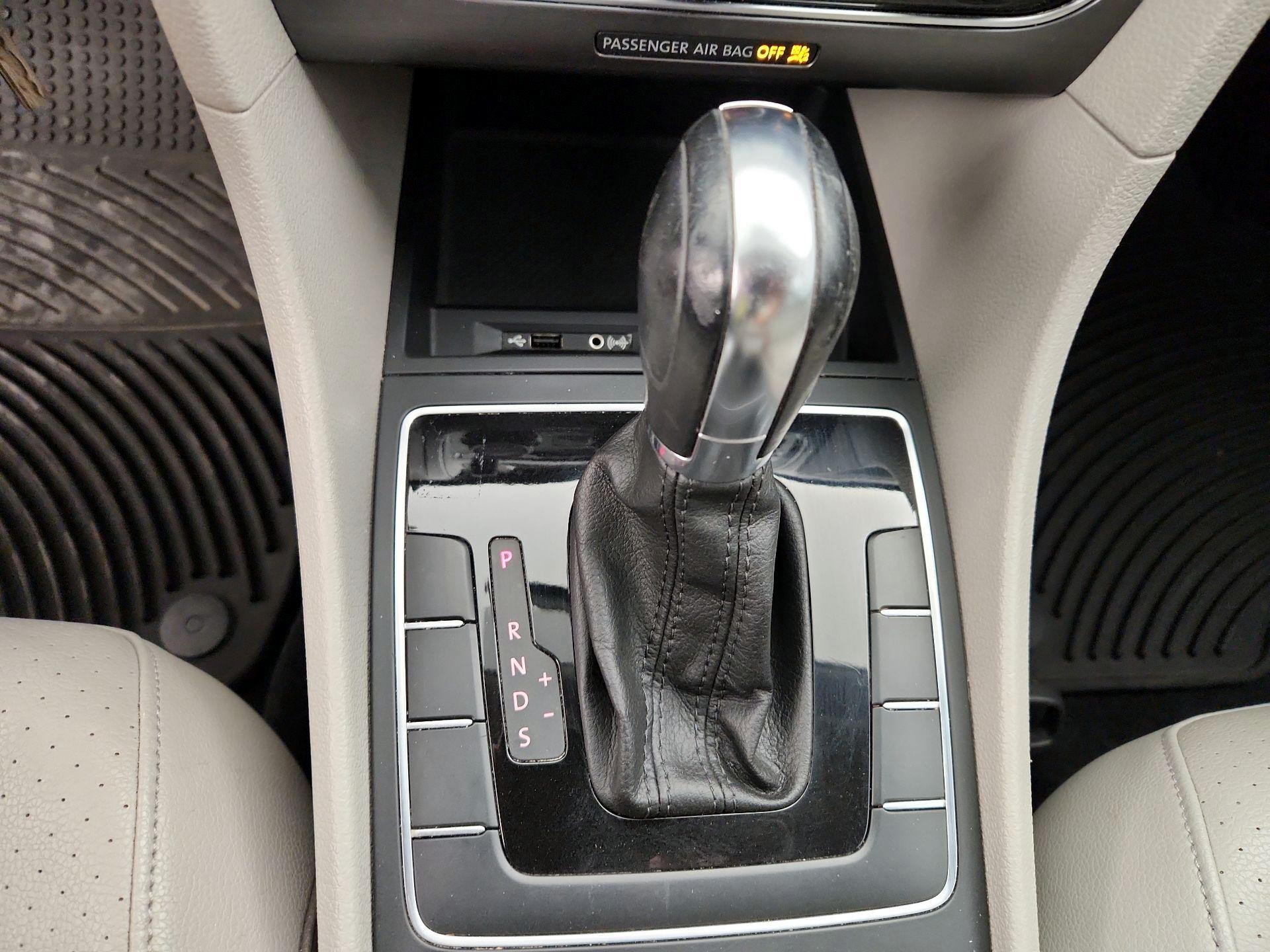 Thumbnail: 2017 Volkswagen Passat - 17