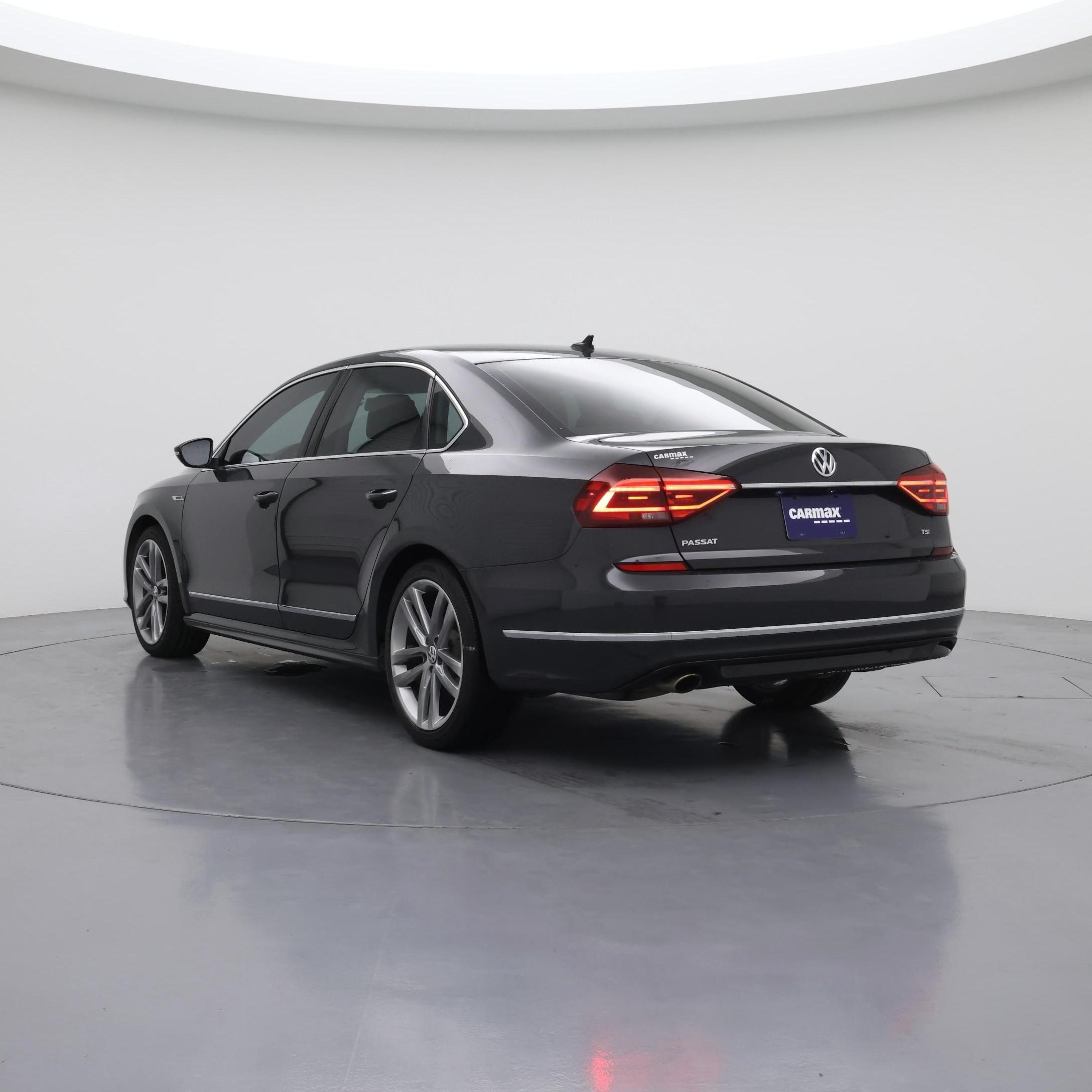 Thumbnail: 2017 Volkswagen Passat - 2