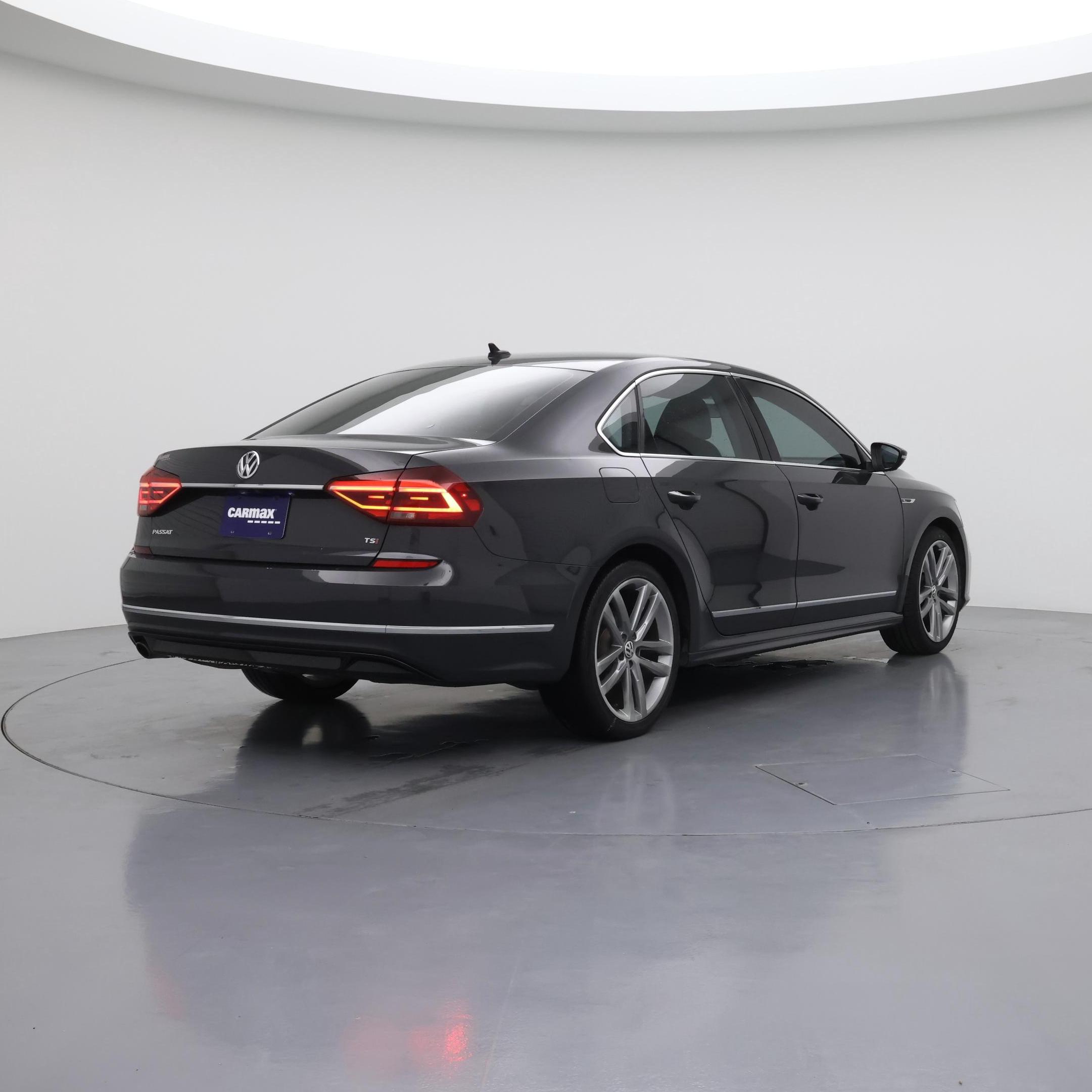Thumbnail: 2017 Volkswagen Passat - 8