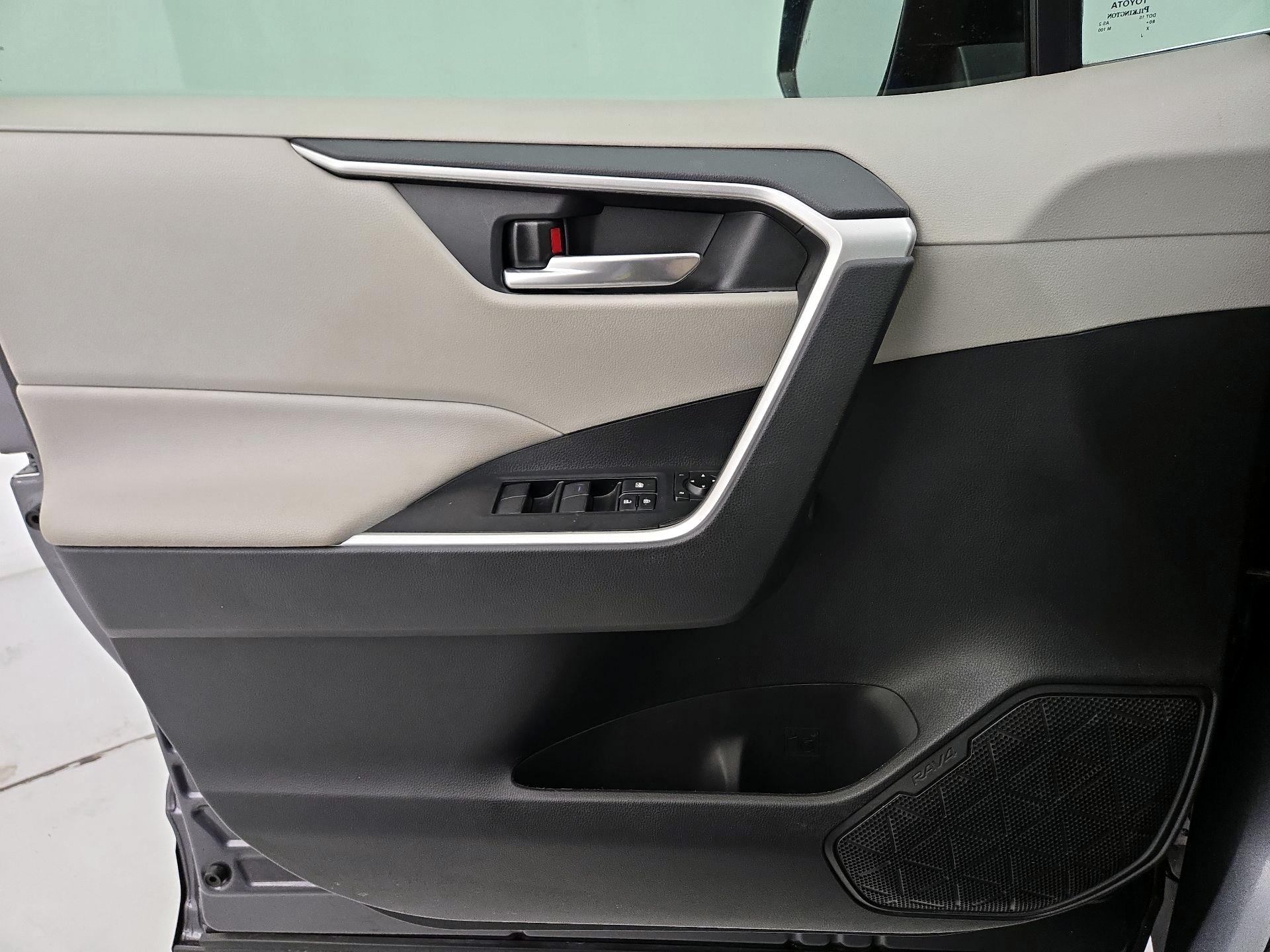 Thumbnail: 2021 Toyota RAV4 - 12