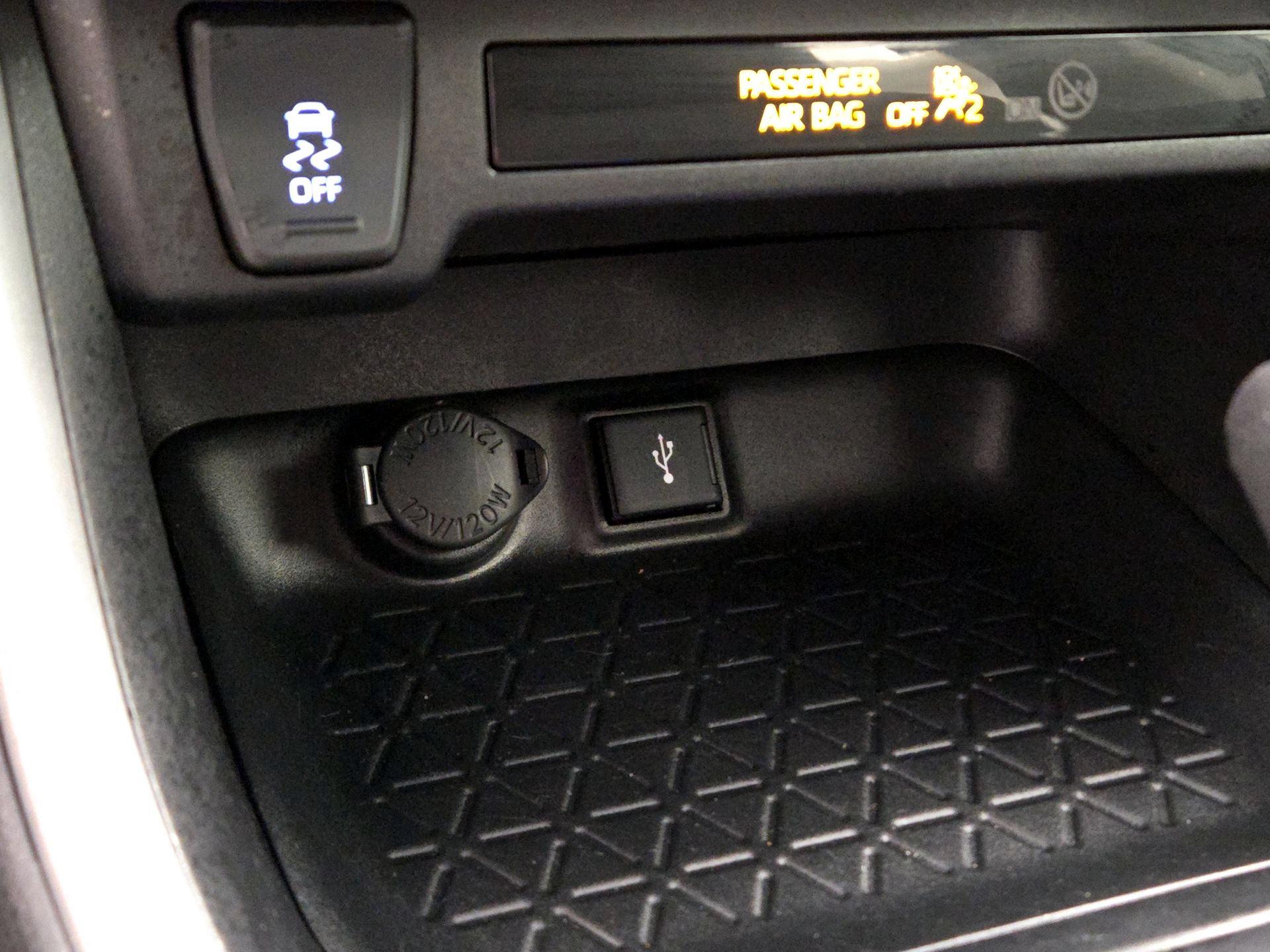 Thumbnail: 2021 Toyota RAV4 - 18