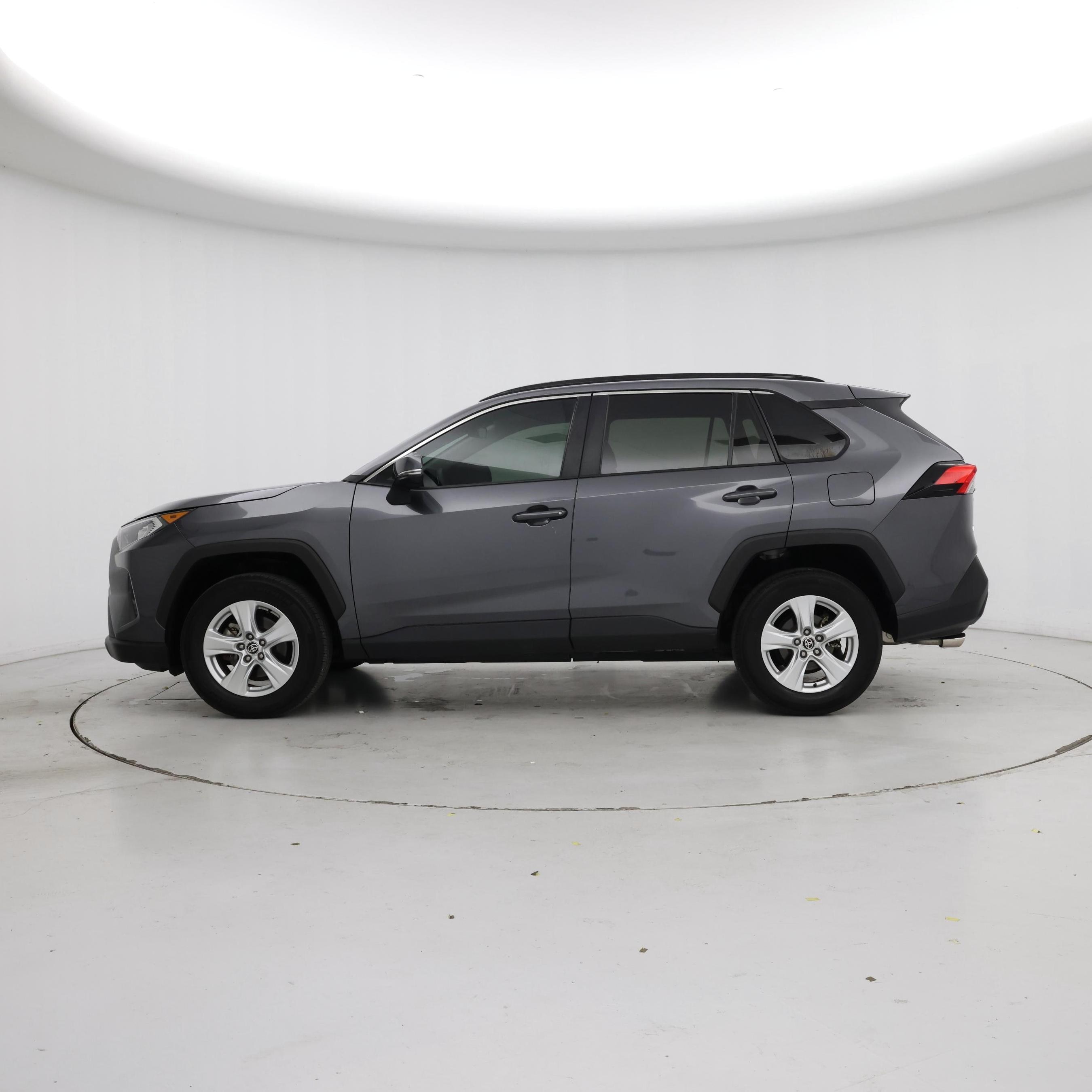 Thumbnail: 2021 Toyota RAV4 - 3