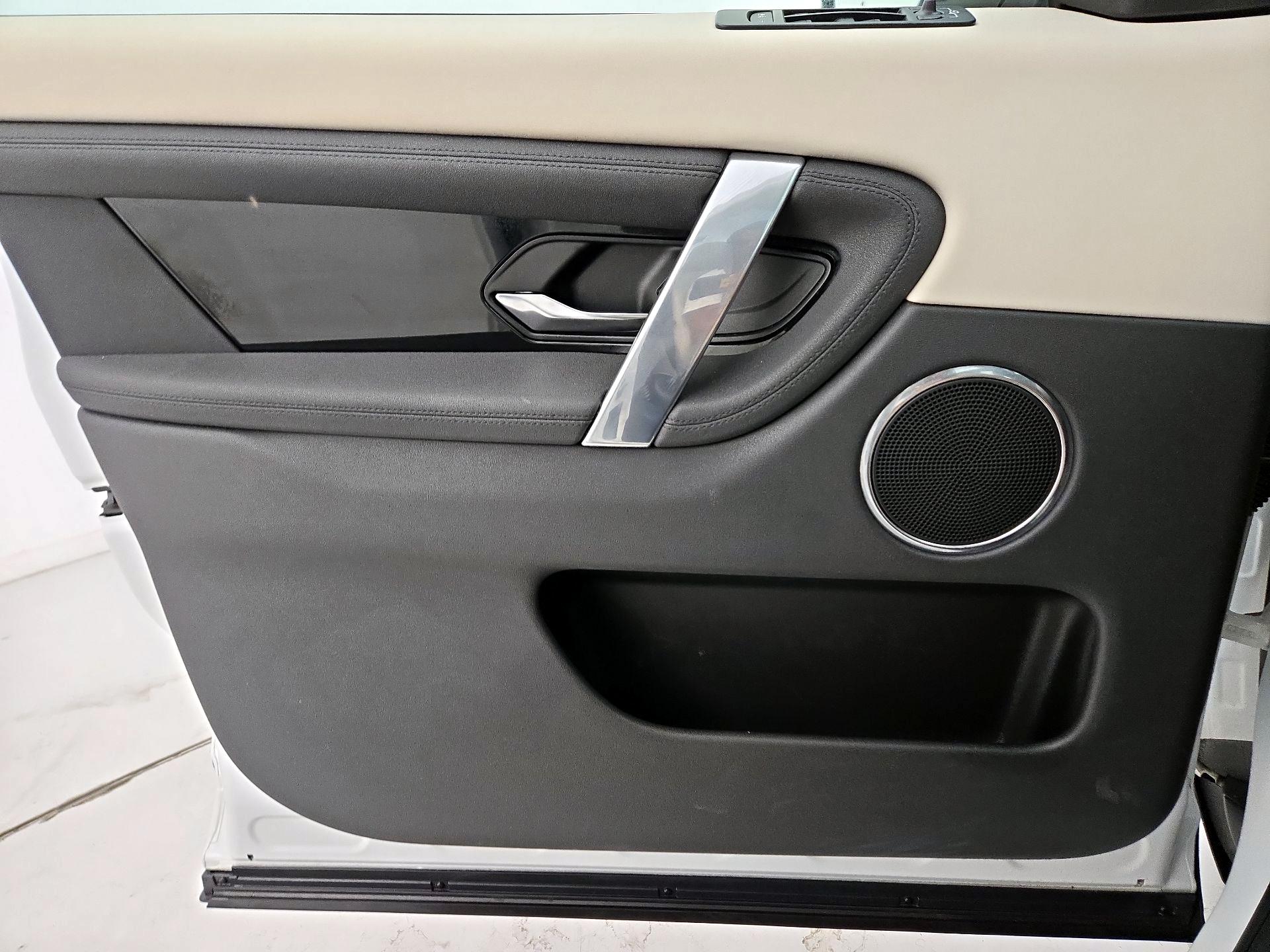 Thumbnail: 2023 Land Rover Discovery Sport - 12