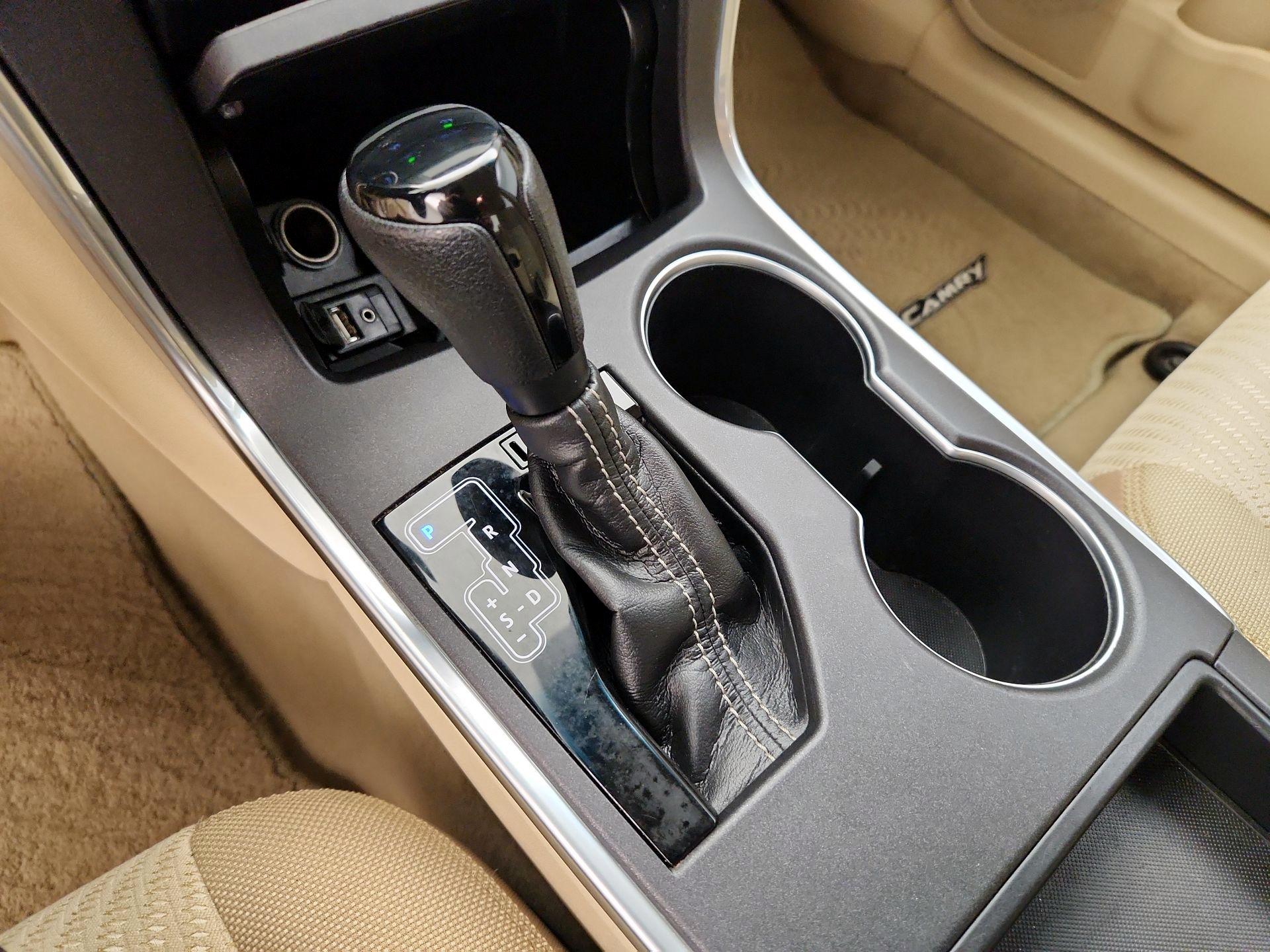 Thumbnail: 2016 Toyota Camry - 16