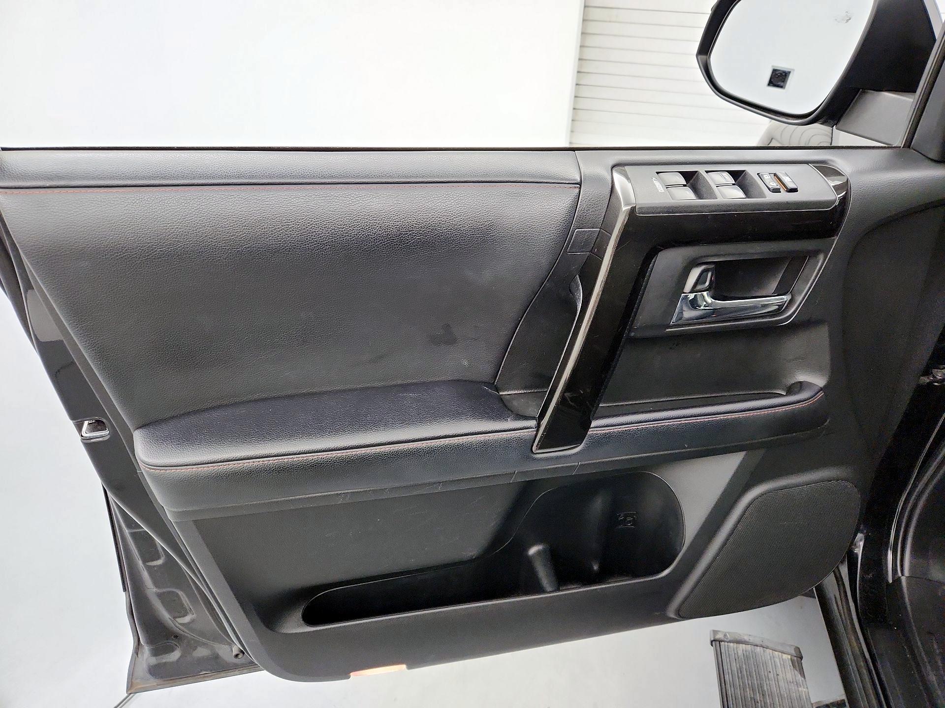 Thumbnail: 2021 Toyota 4Runner - 12