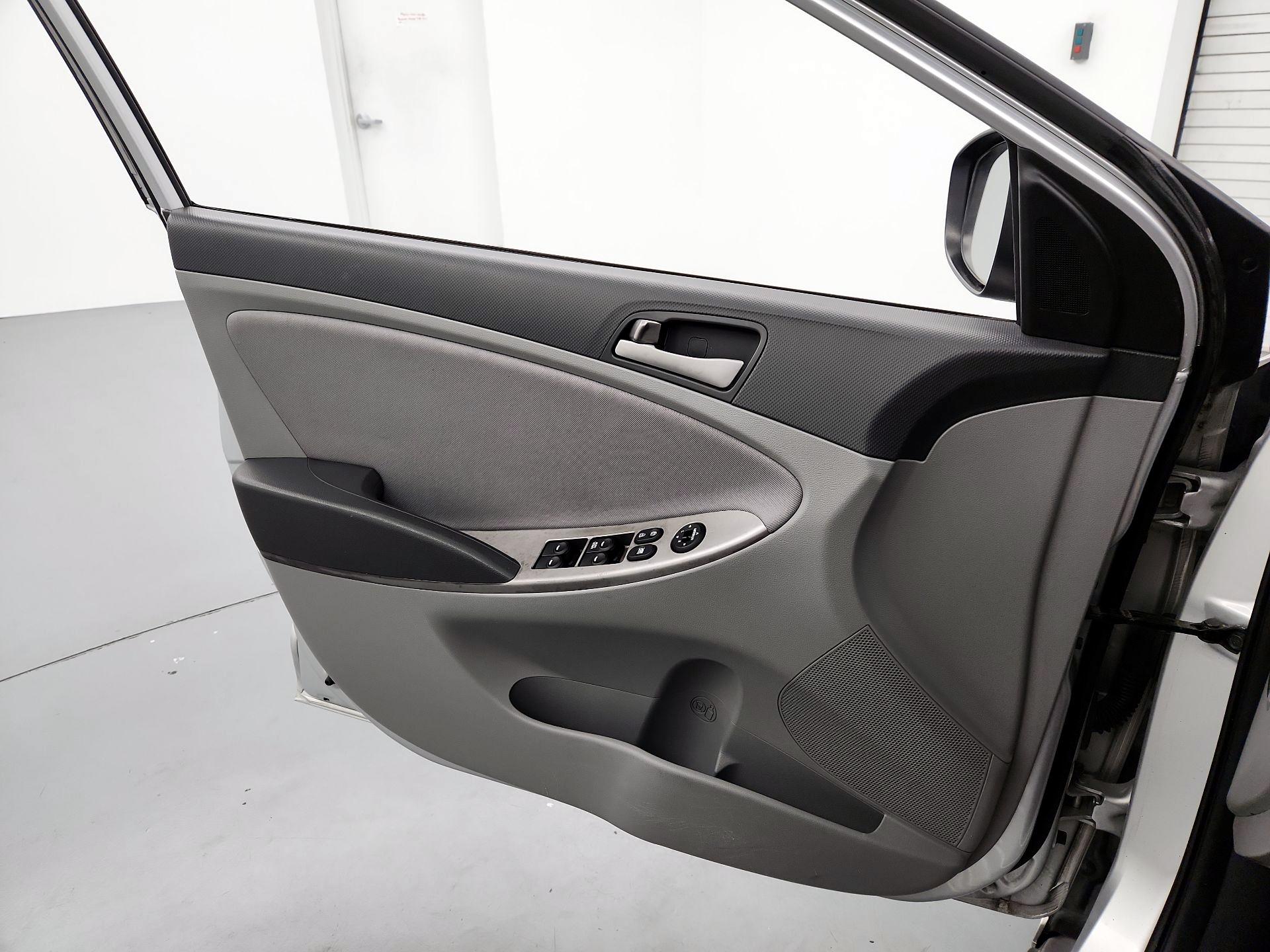 Thumbnail: 2016 Hyundai Accent - 12