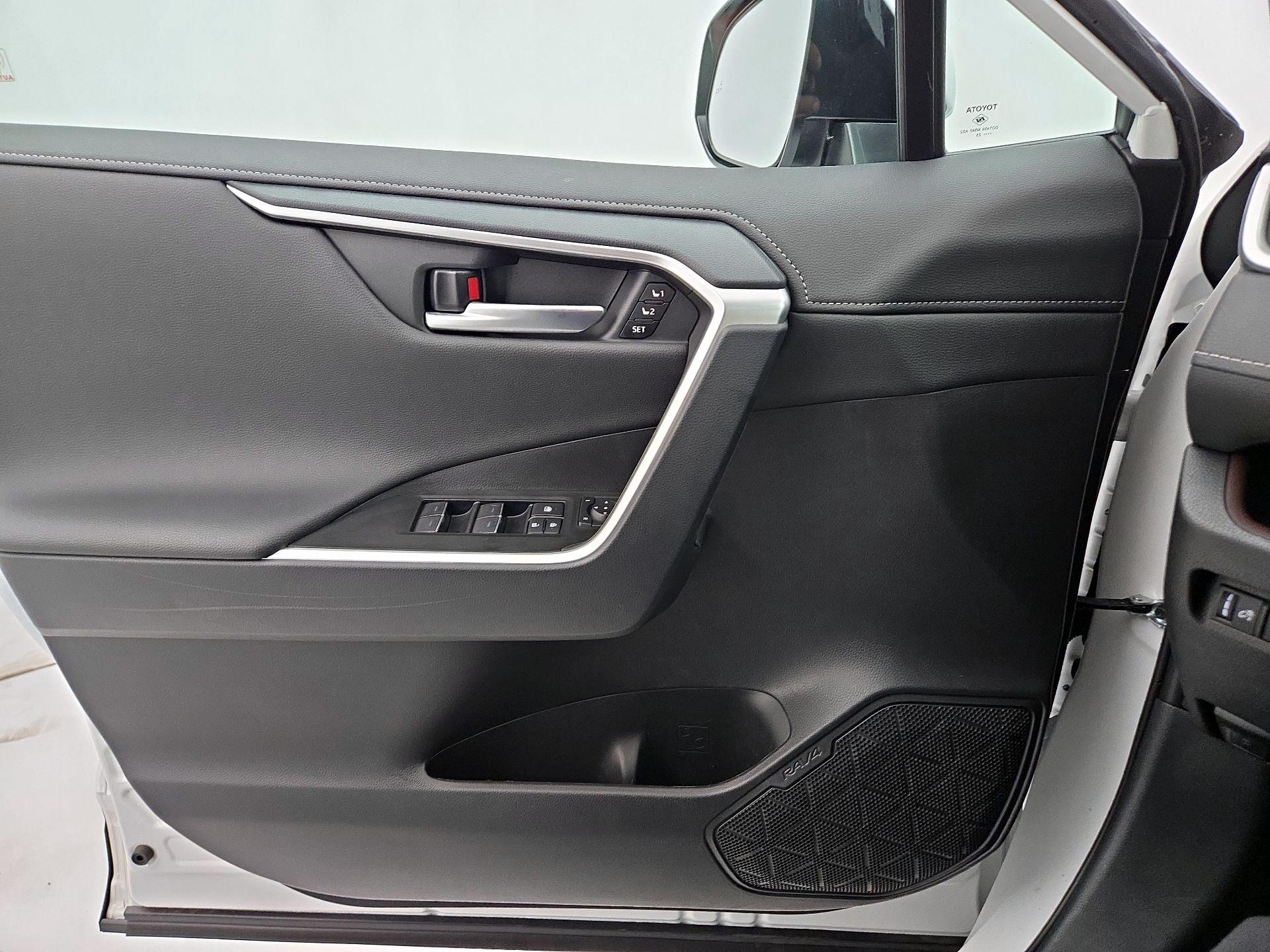 Thumbnail: 2025 Toyota RAV4 - 12
