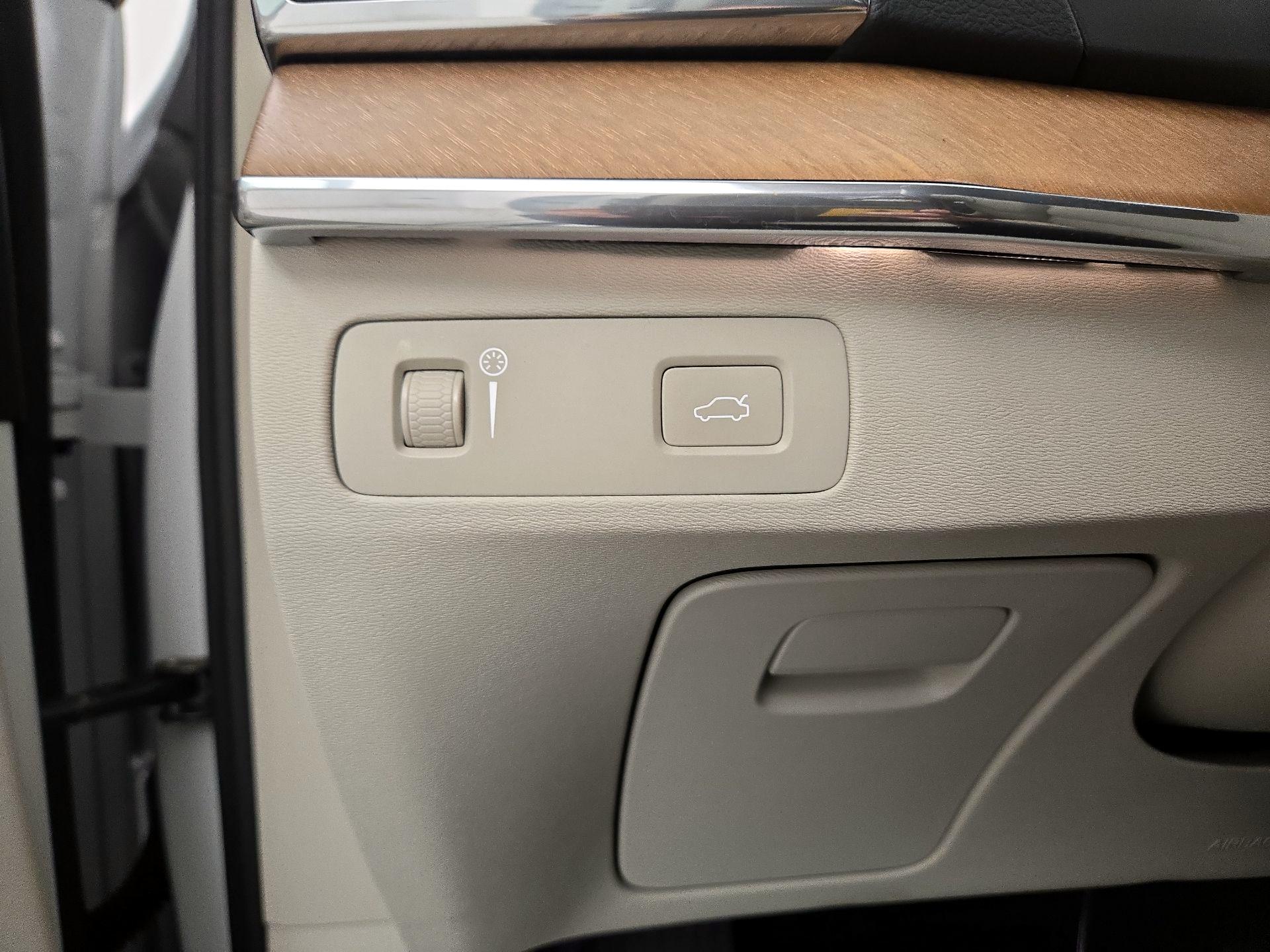 Thumbnail: 2020 Volvo XC90 - 13