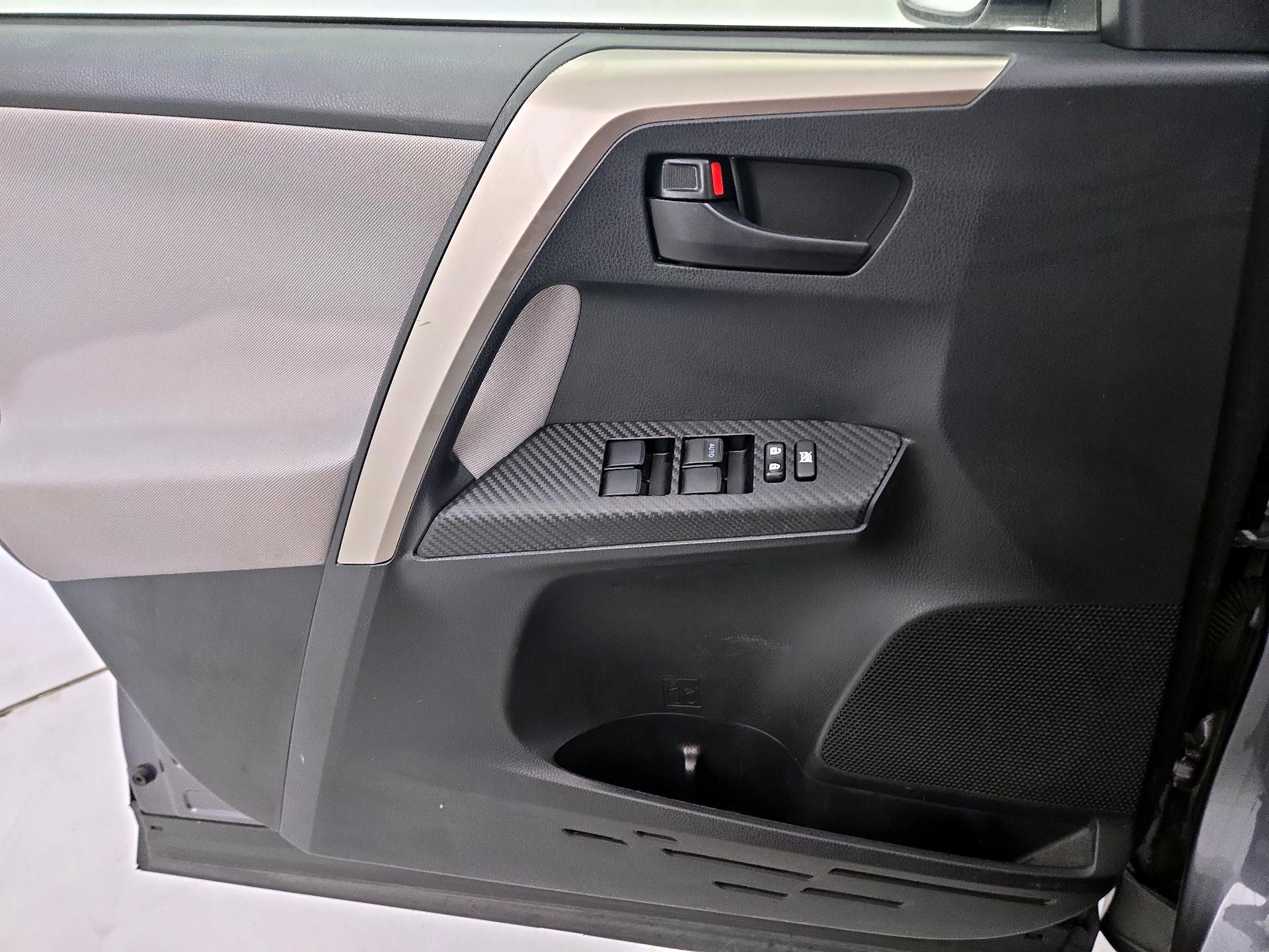 Thumbnail: 2015 Toyota RAV4 - 12