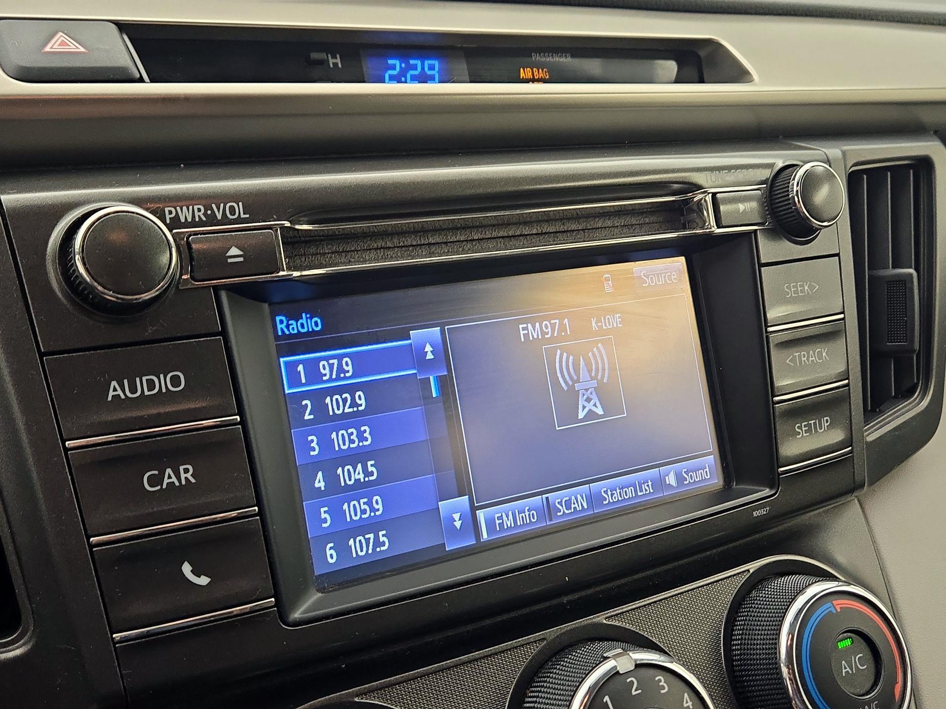 Thumbnail: 2015 Toyota RAV4 - 15