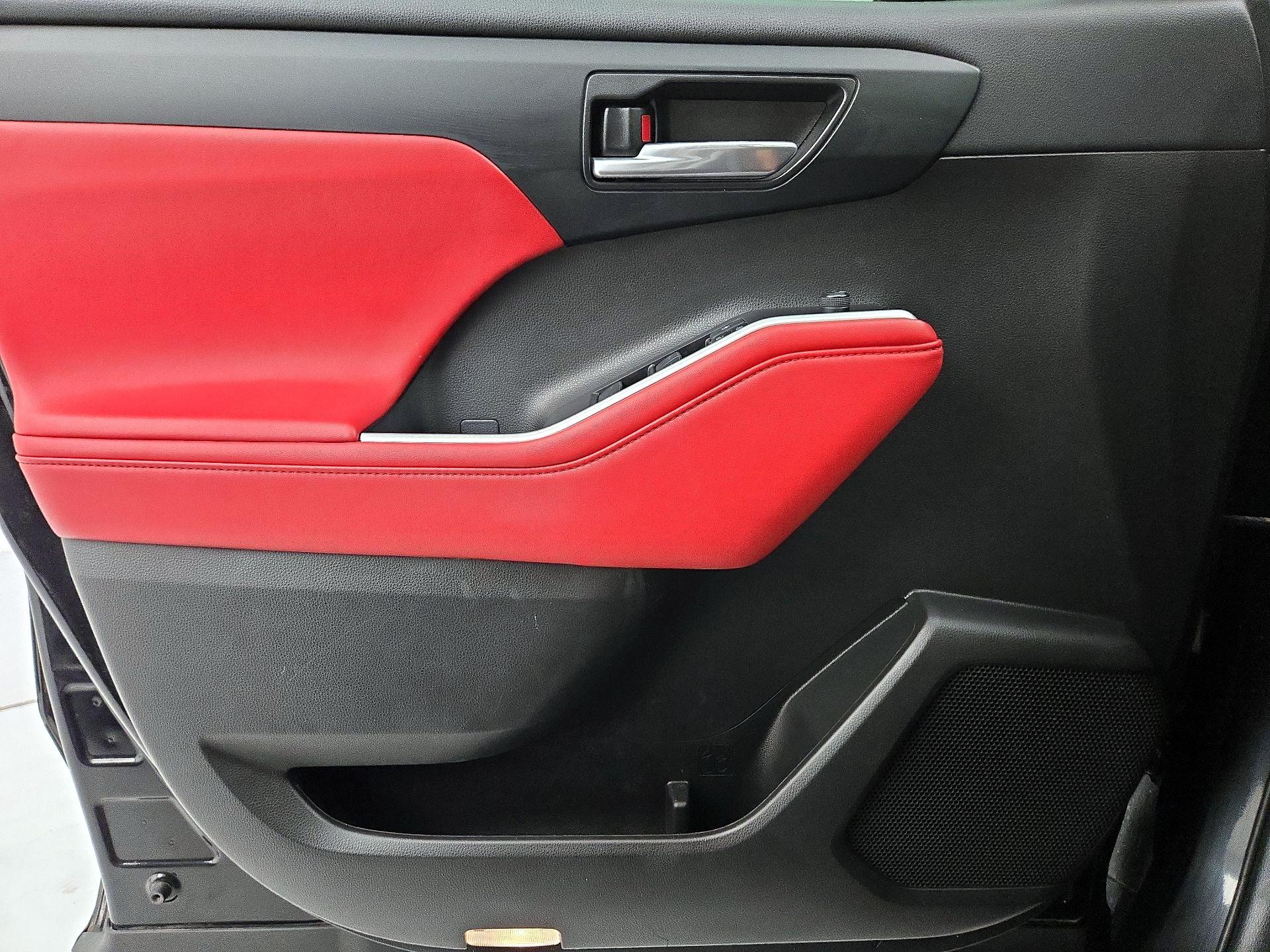 Thumbnail: 2021 Toyota Highlander - 12