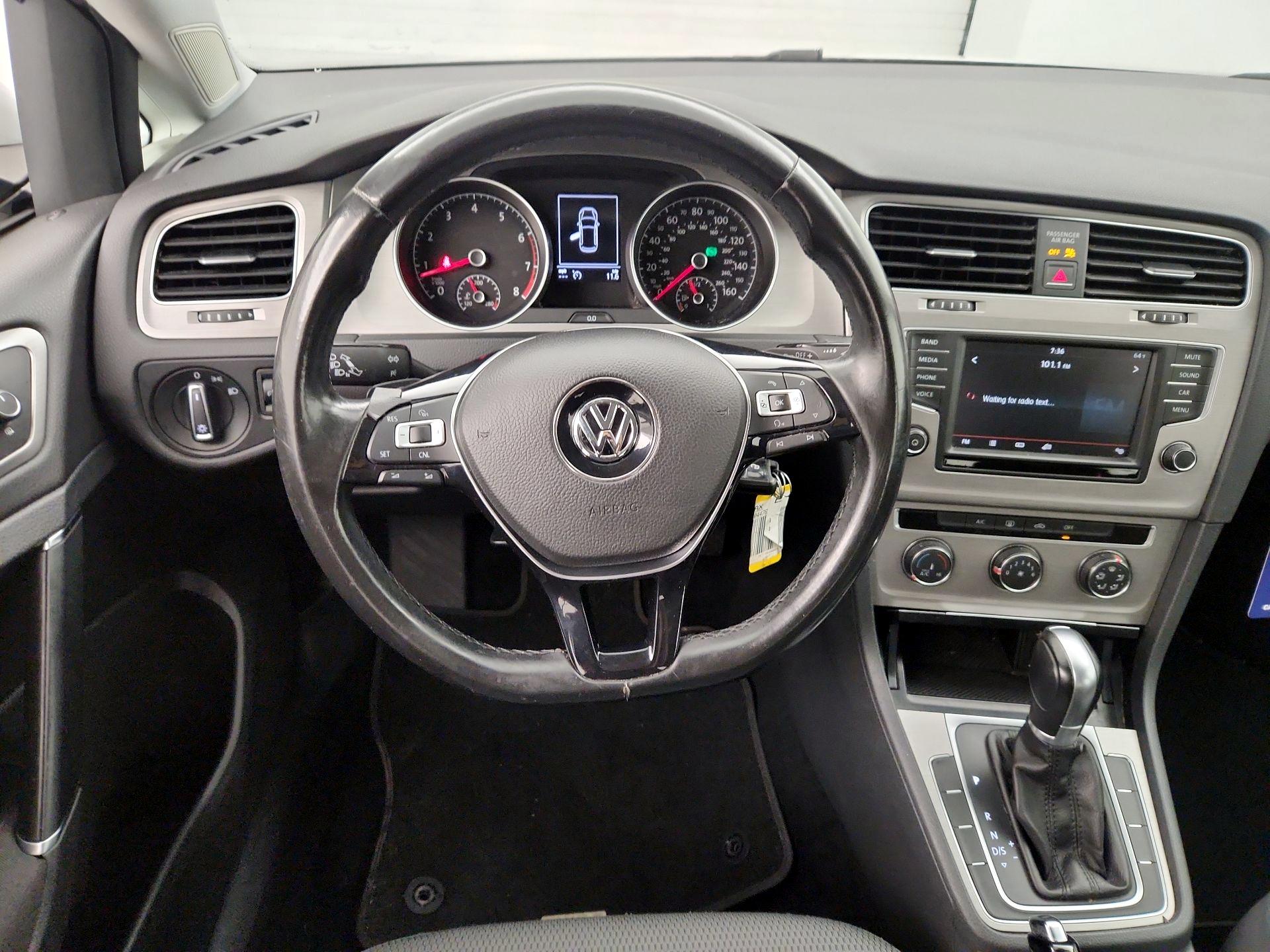 Thumbnail: 2016 Volkswagen Golf - 10
