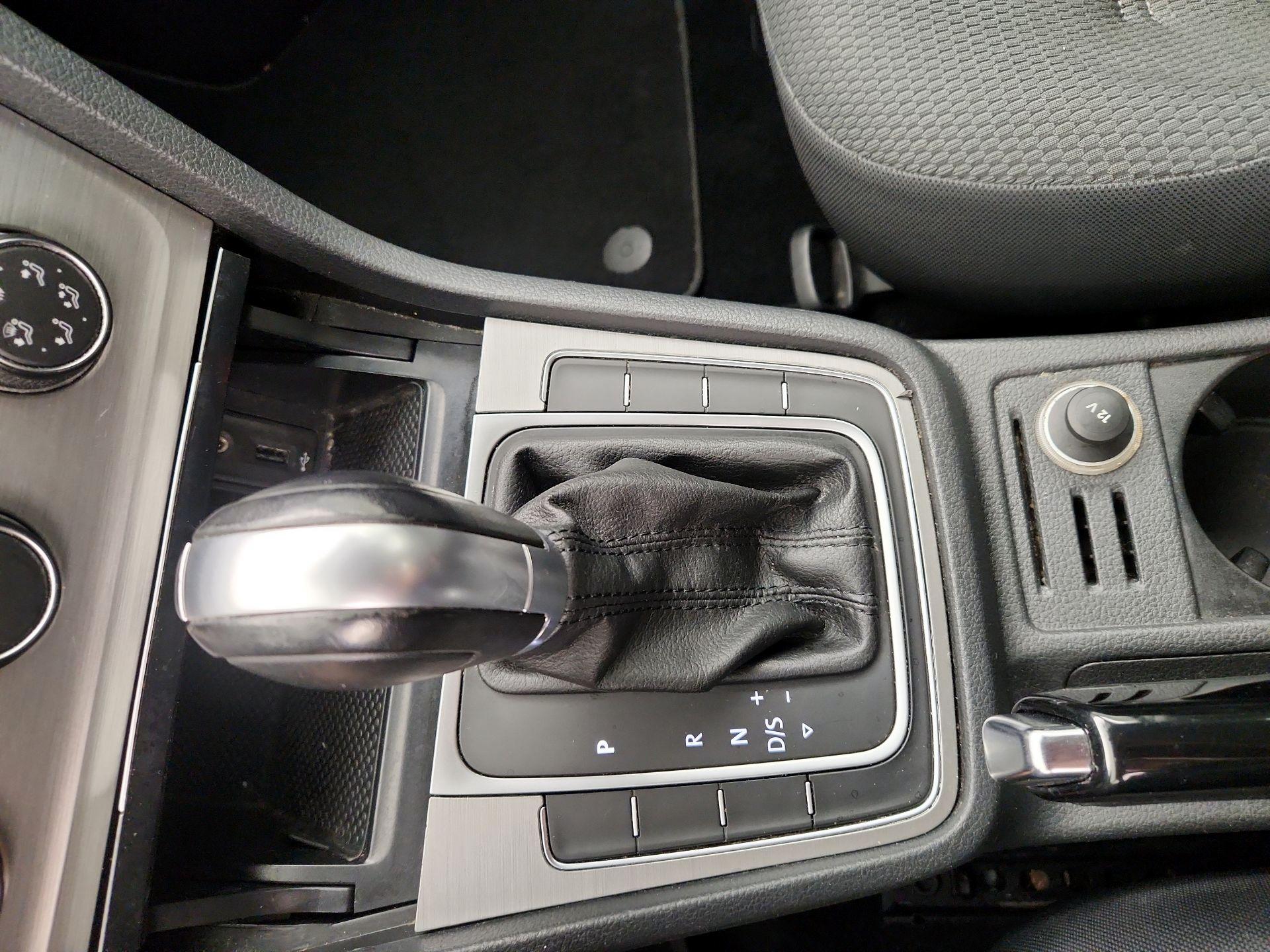 Thumbnail: 2016 Volkswagen Golf - 17