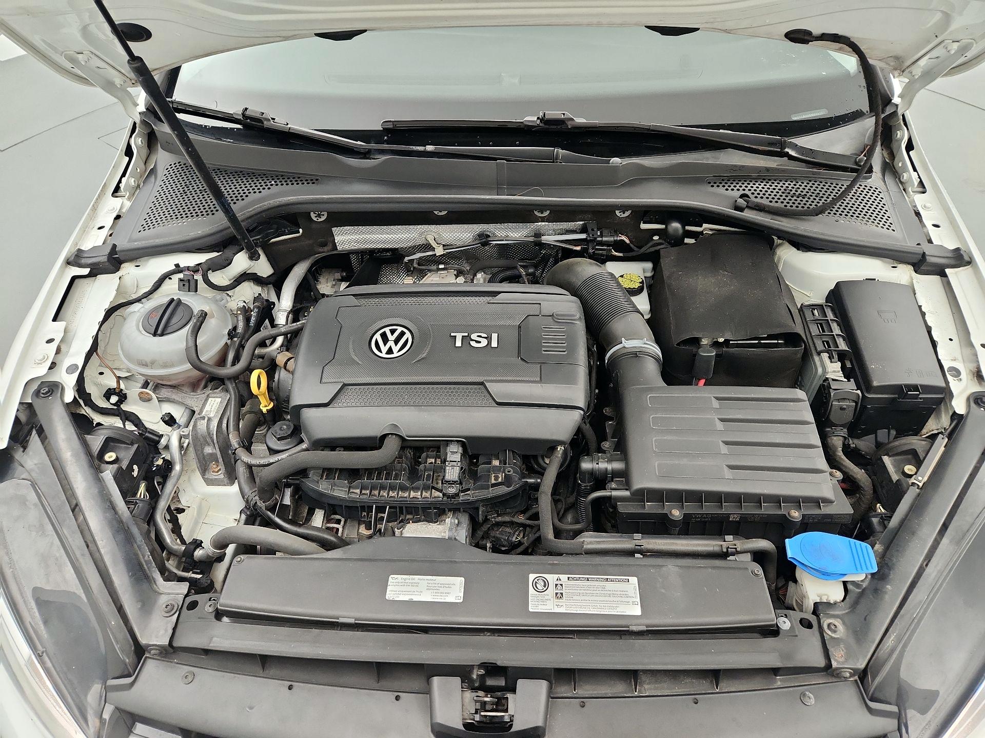 Thumbnail: 2016 Volkswagen Golf - 20