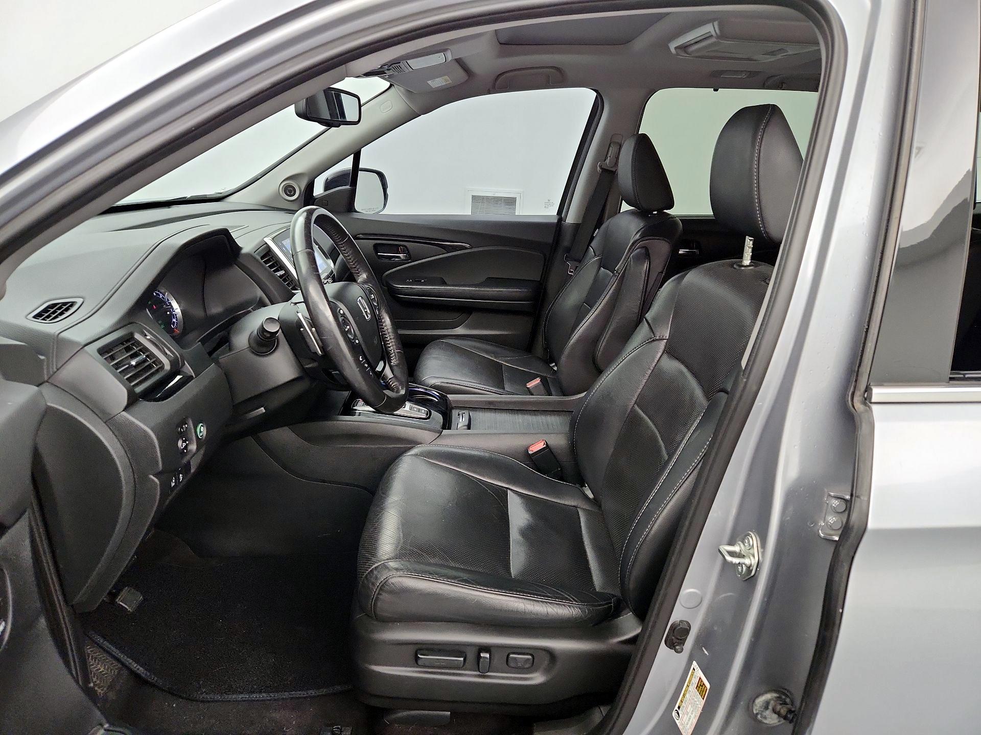 Thumbnail: 2017 Honda Pilot - 11