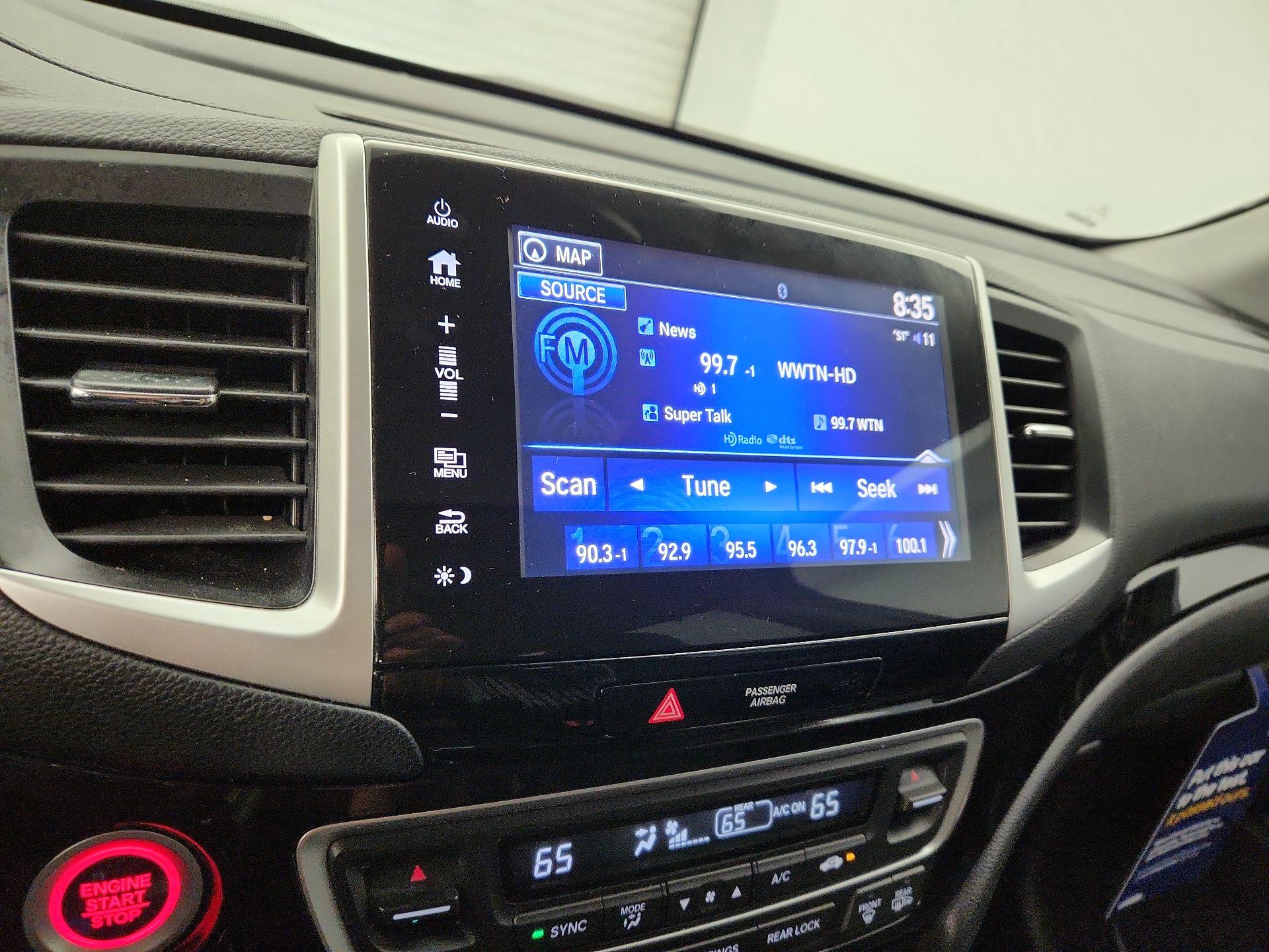 Thumbnail: 2017 Honda Pilot - 16