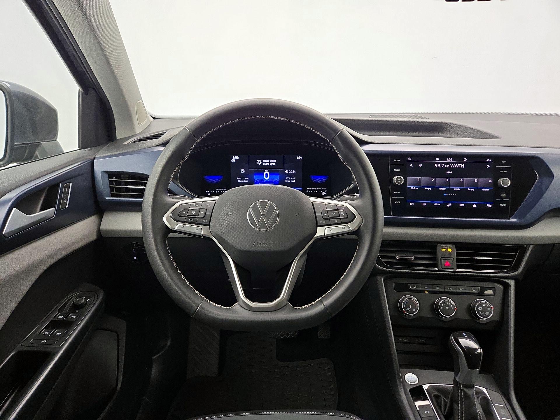 Thumbnail: 2022 Volkswagen Taos - 10