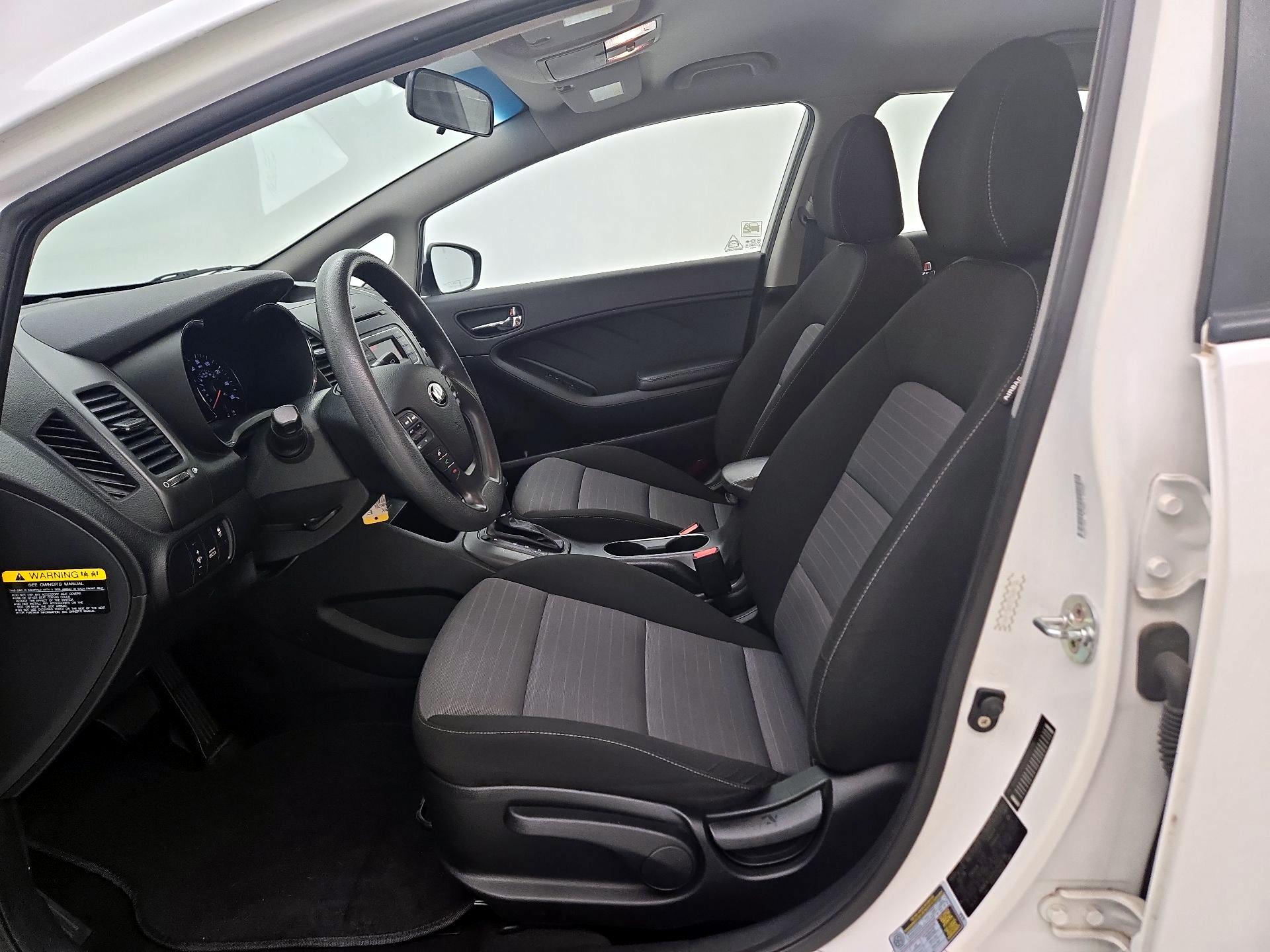 Thumbnail: 2016 Kia Forte - 11
