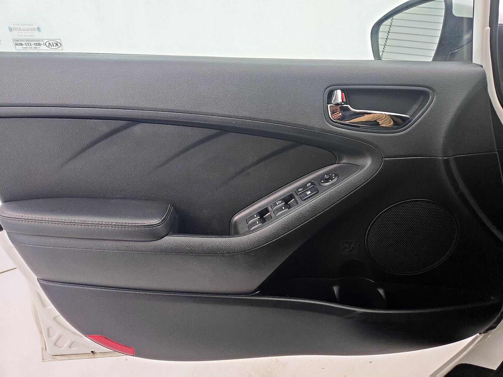 Thumbnail: 2016 Kia Forte - 12