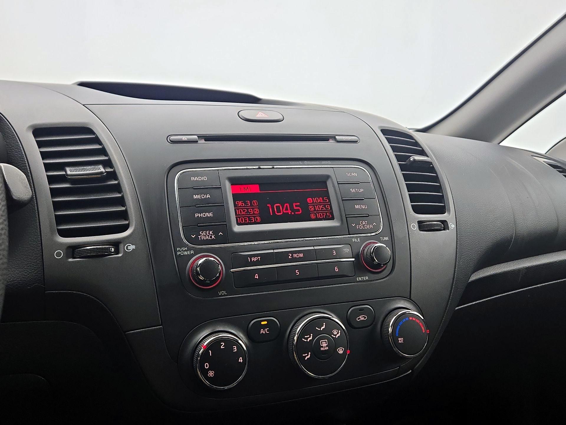 Thumbnail: 2016 Kia Forte - 14