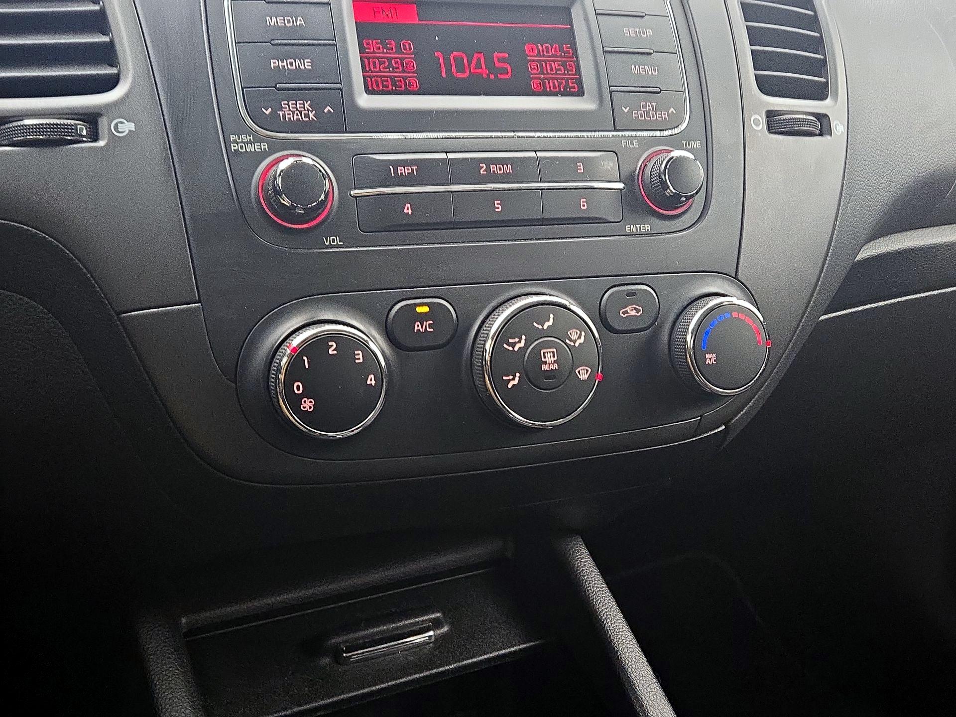 Thumbnail: 2016 Kia Forte - 15