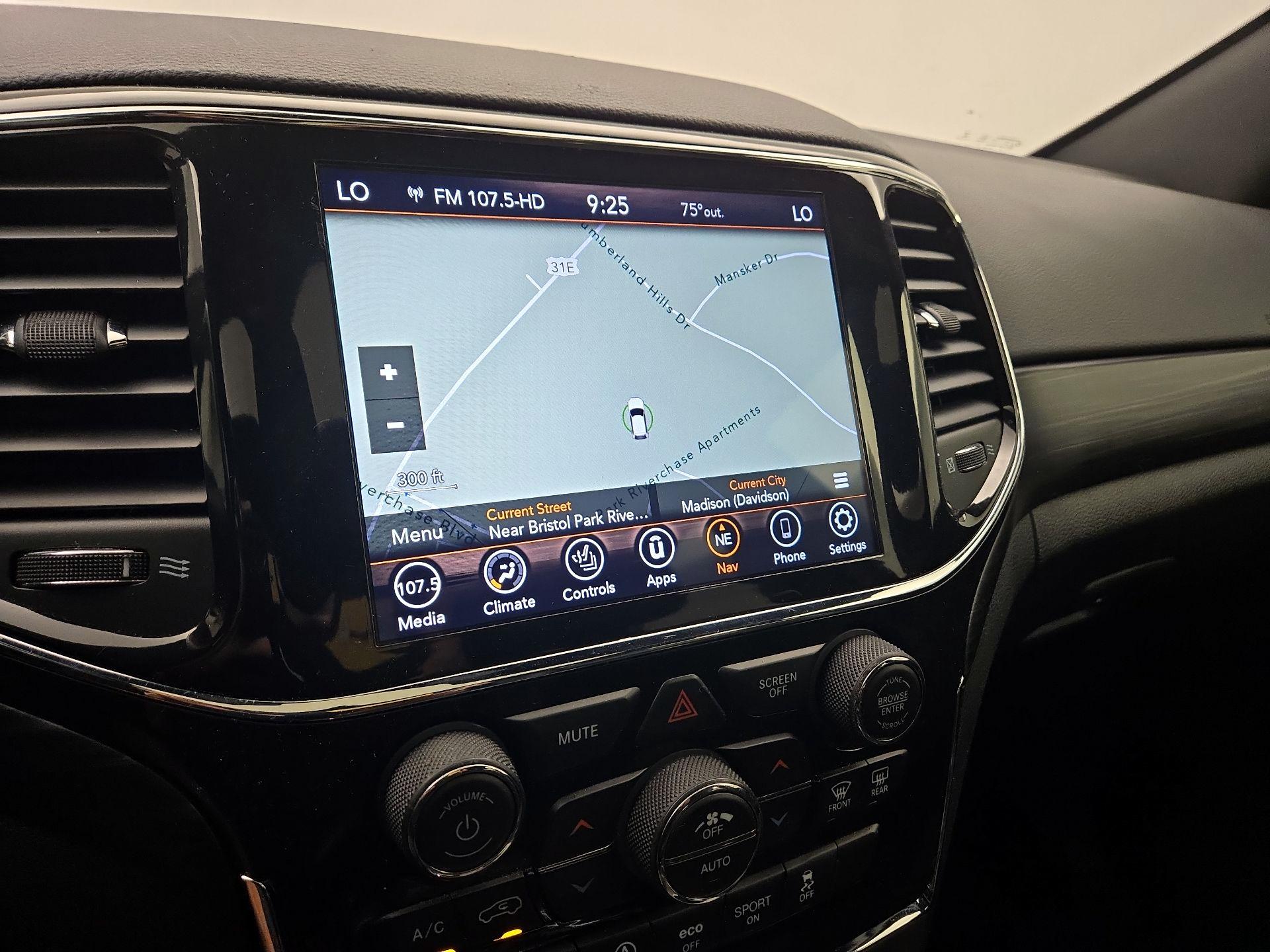 Thumbnail: 2021 Jeep Grand Cherokee - 14