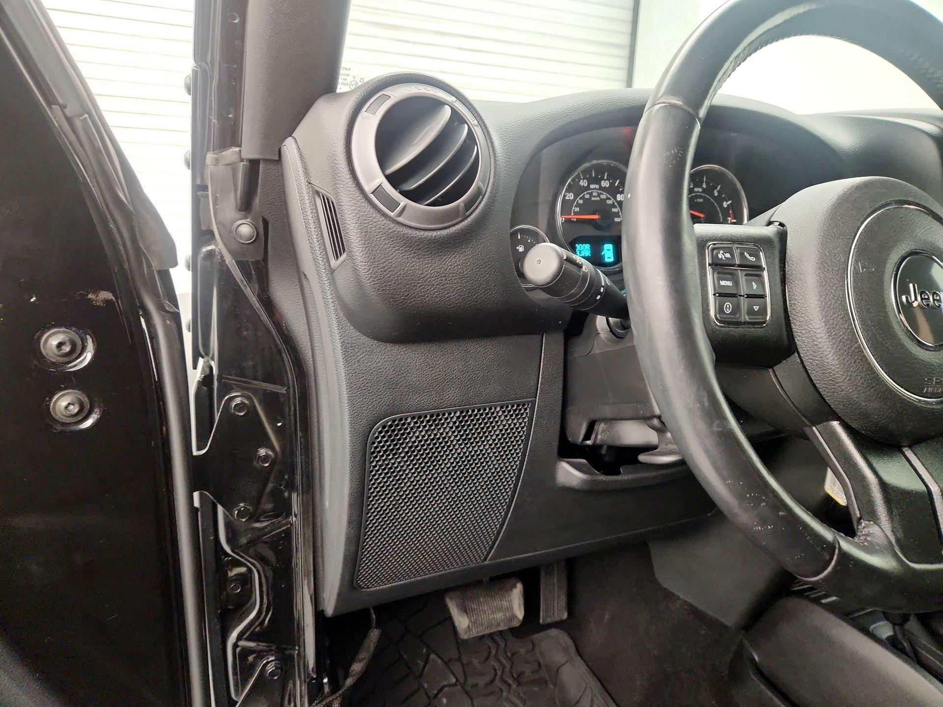 Thumbnail: 2017 Jeep Wrangler - 13
