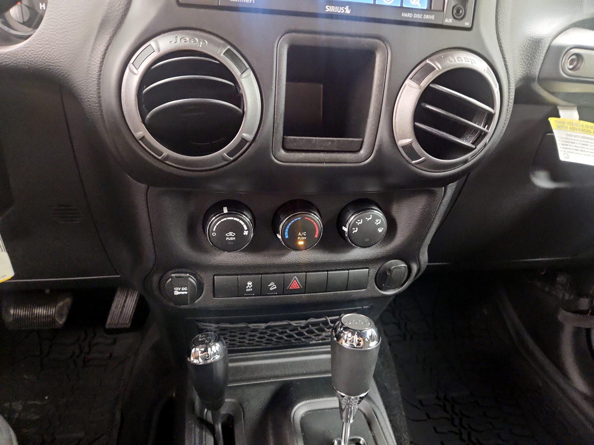 Thumbnail: 2017 Jeep Wrangler - 15