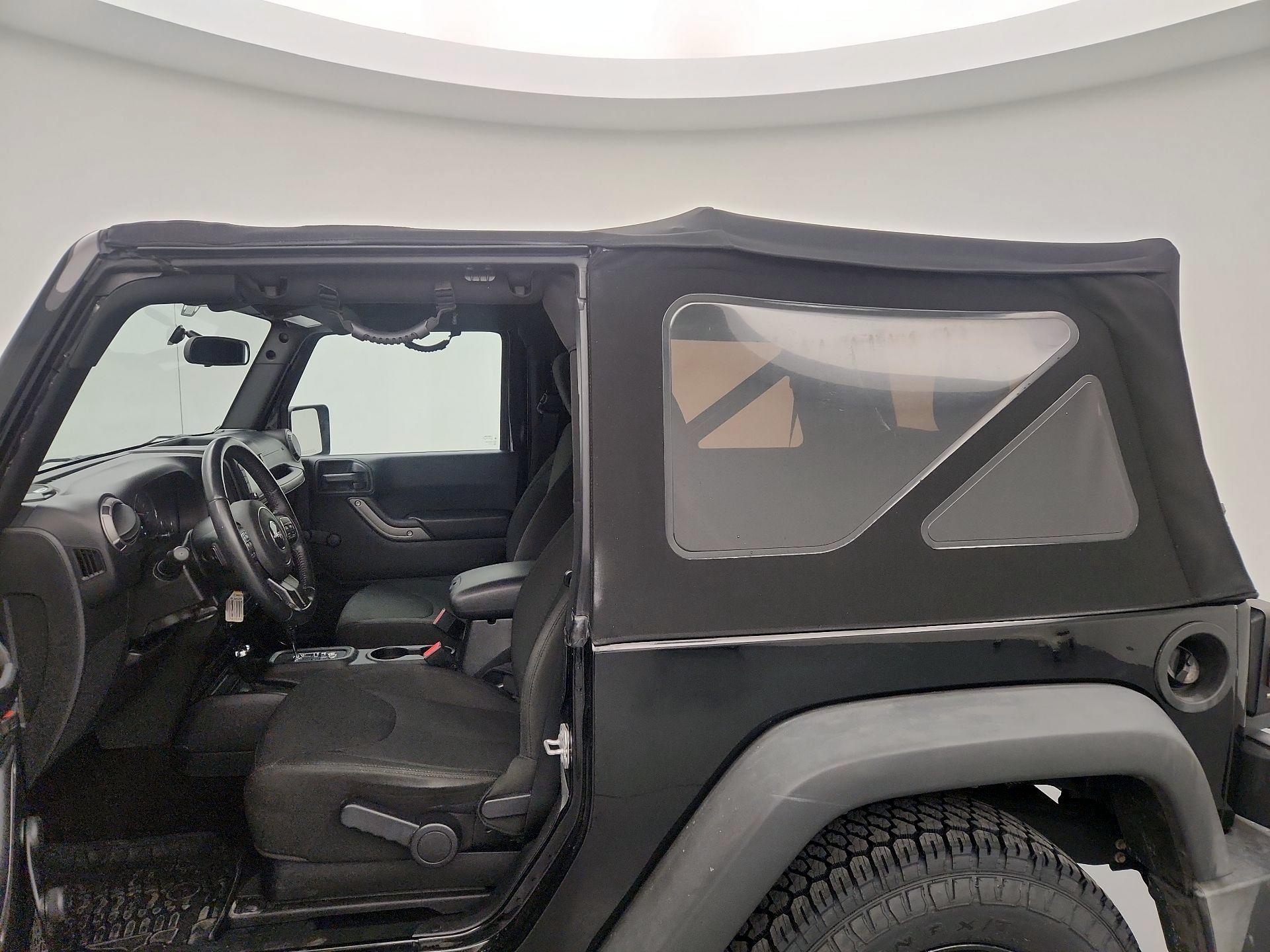 Thumbnail: 2017 Jeep Wrangler - 18