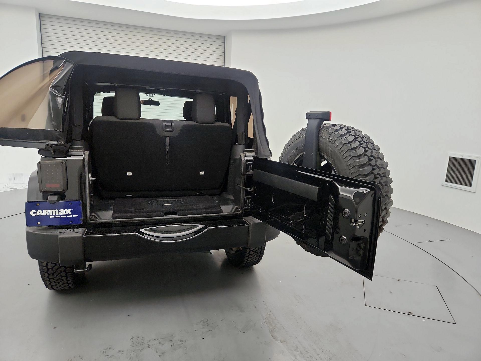 Thumbnail: 2017 Jeep Wrangler - 20
