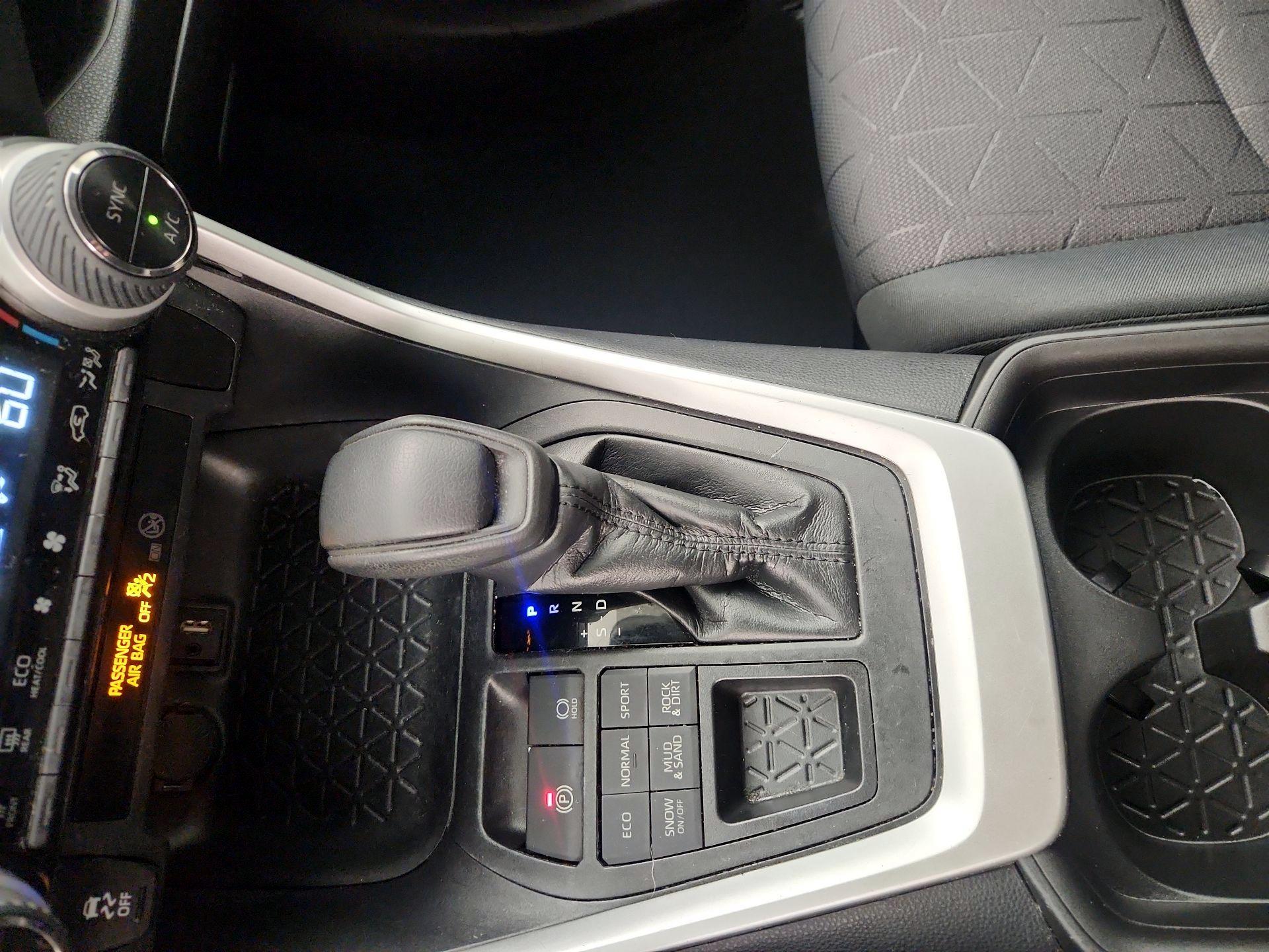 Thumbnail: 2019 Toyota RAV4 - 17