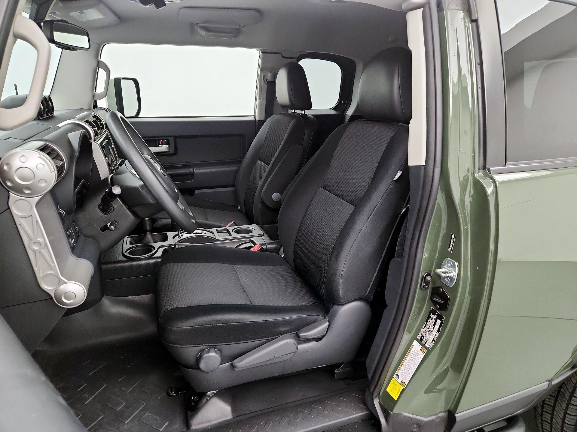 Thumbnail: 2014 Toyota FJ Cruiser - 11