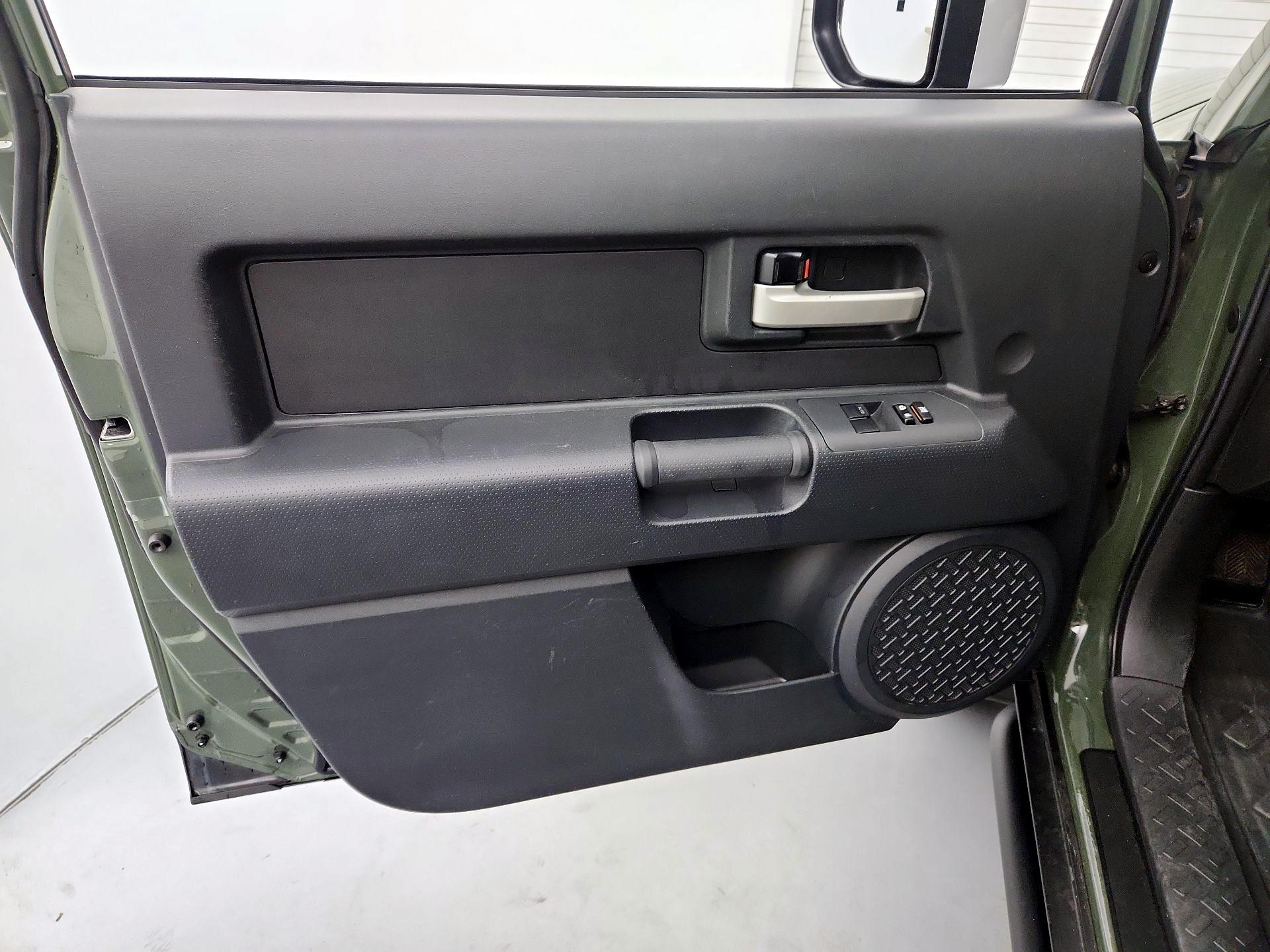 Thumbnail: 2014 Toyota FJ Cruiser - 12
