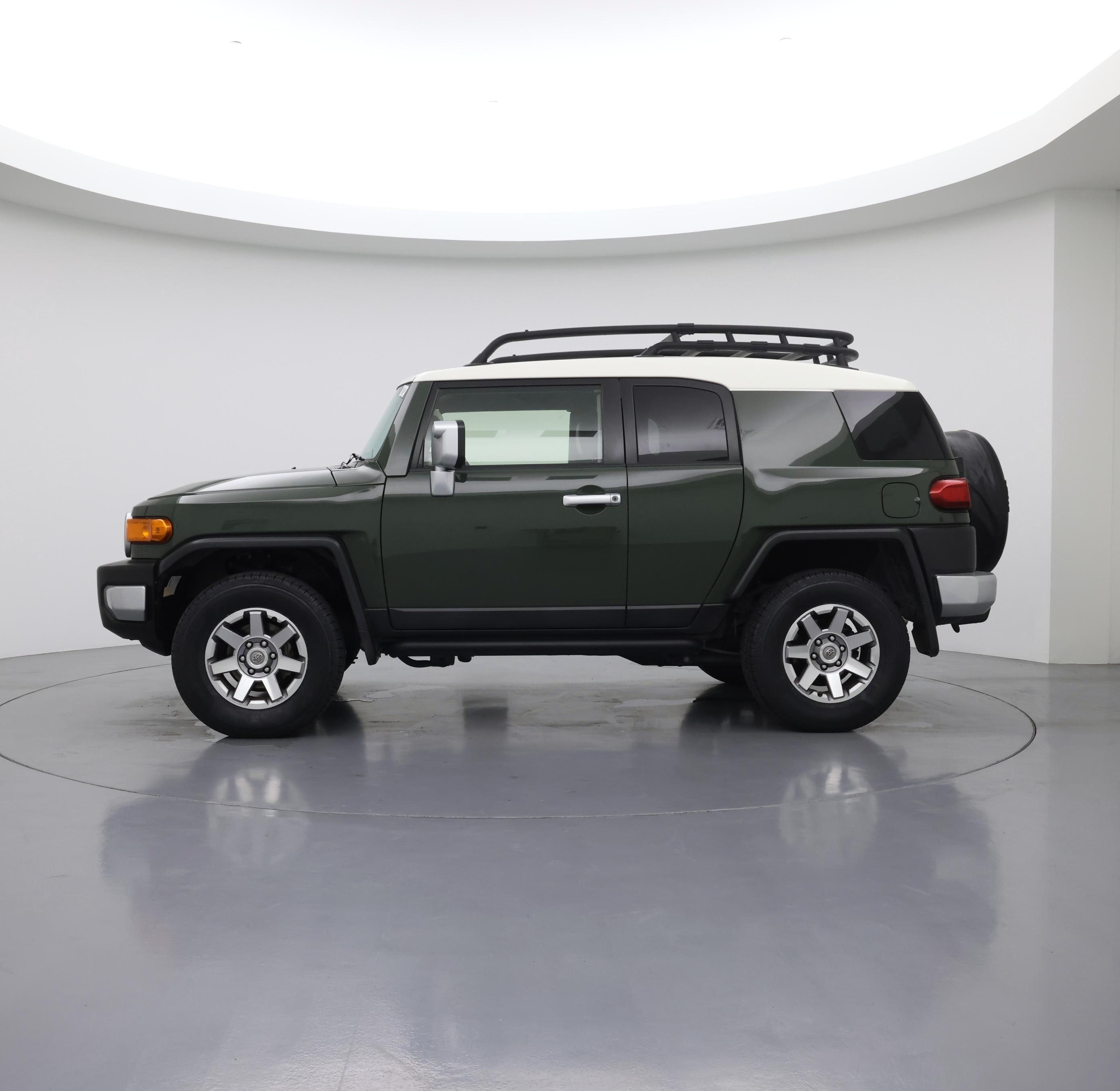 Thumbnail: 2014 Toyota FJ Cruiser - 3