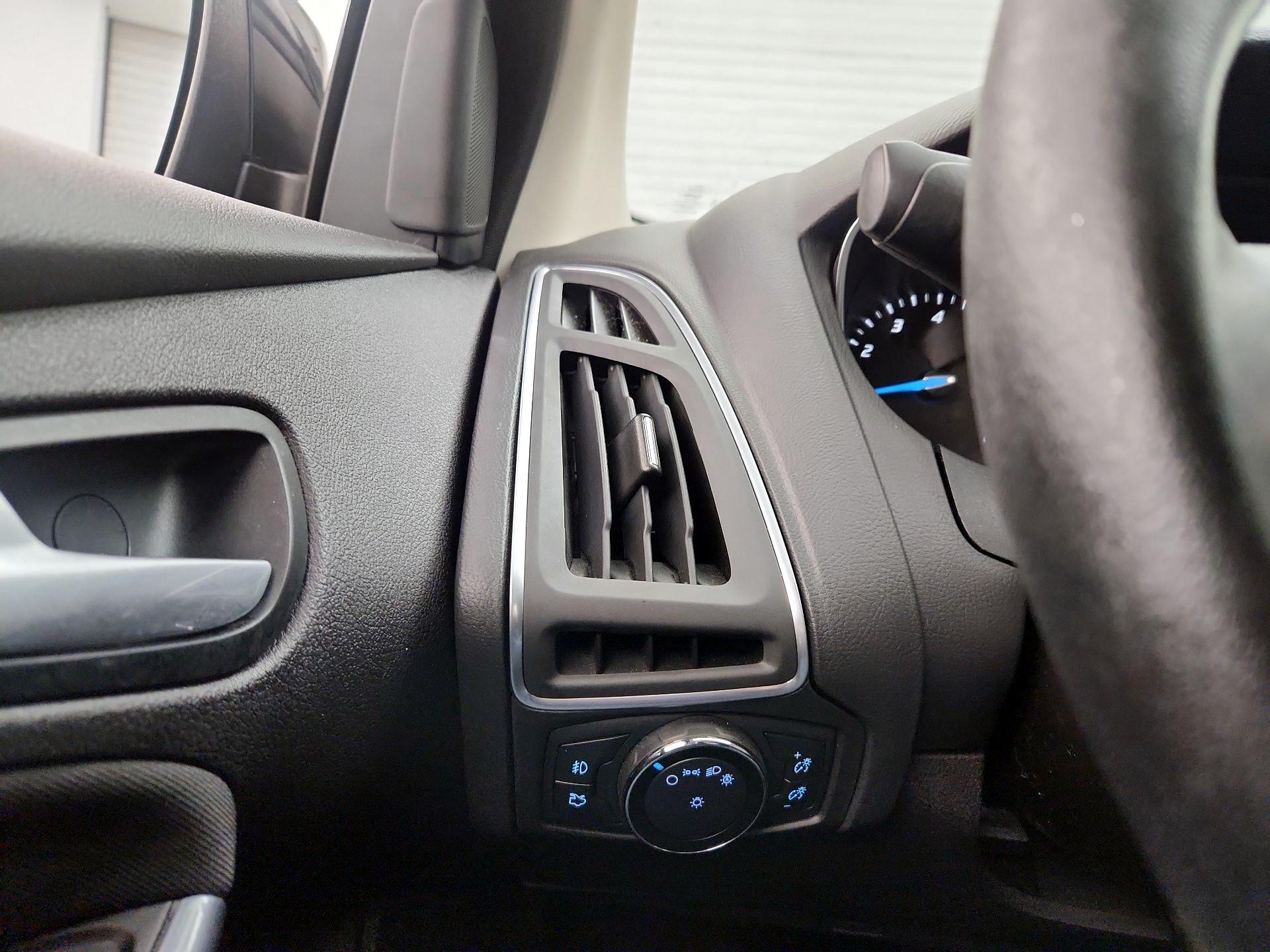 Thumbnail: 2014 Ford Focus - 13