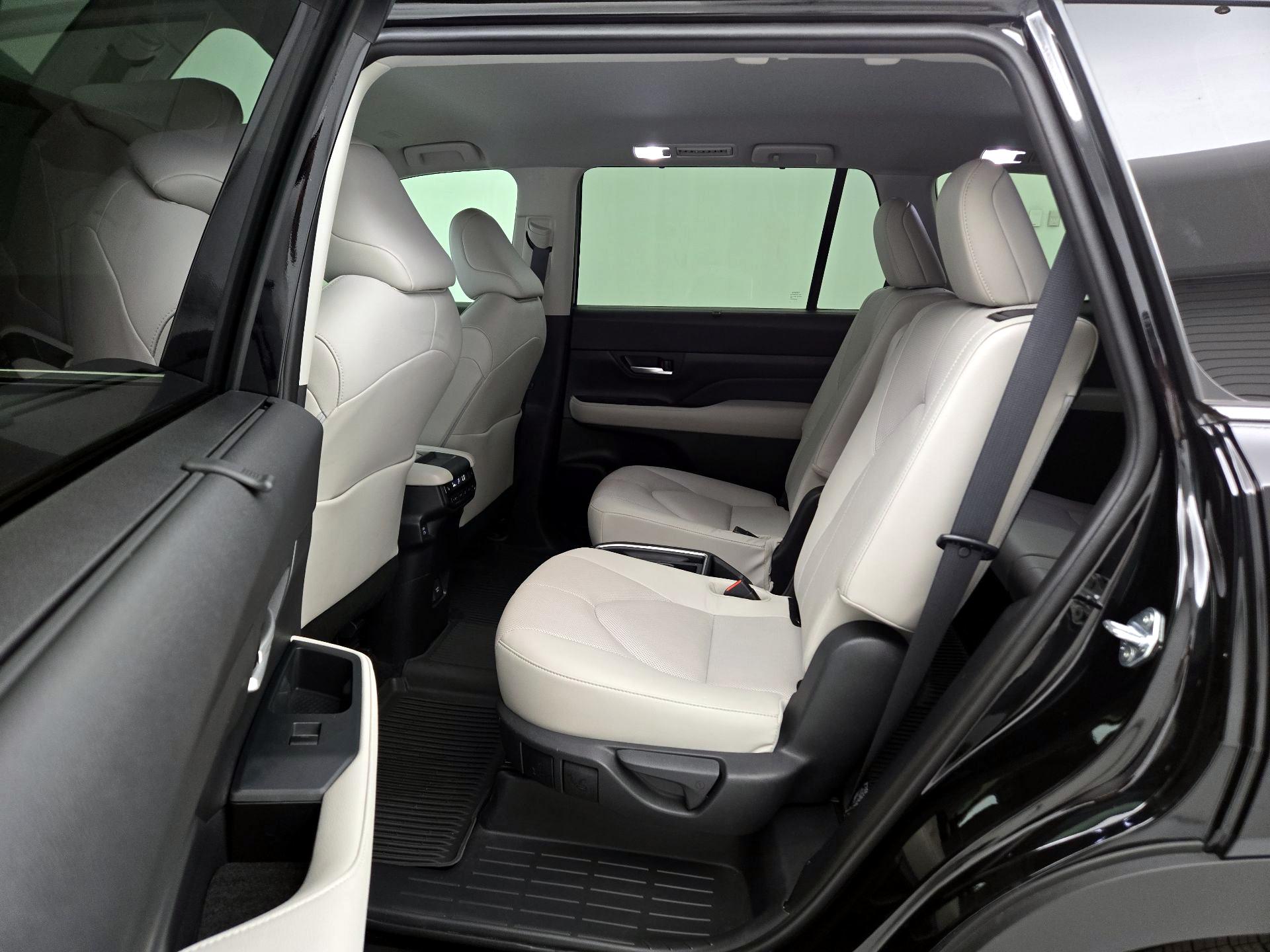 Thumbnail: 2024 Toyota Grand Highlander - 19