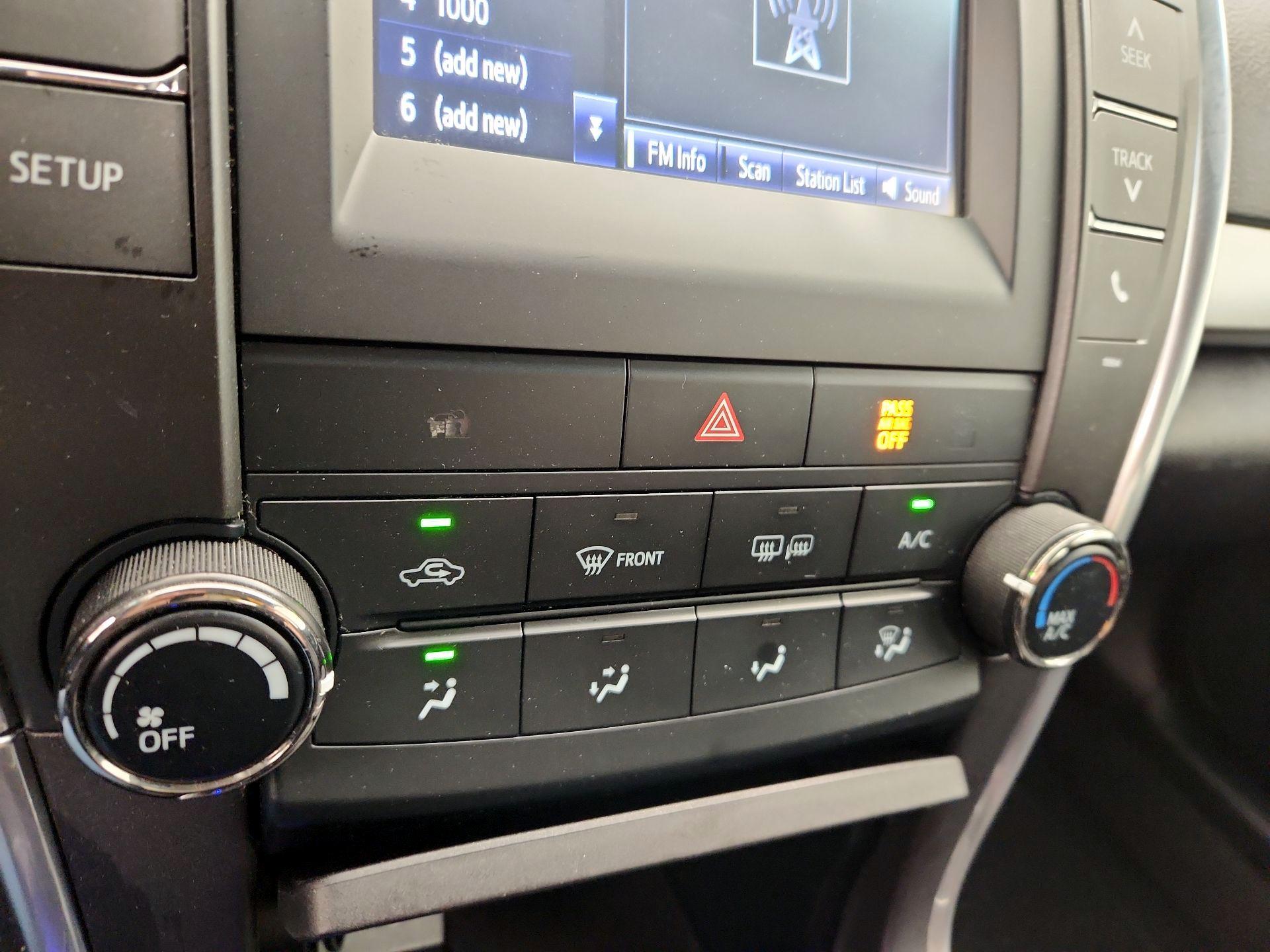 Thumbnail: 2016 Toyota Camry - 15