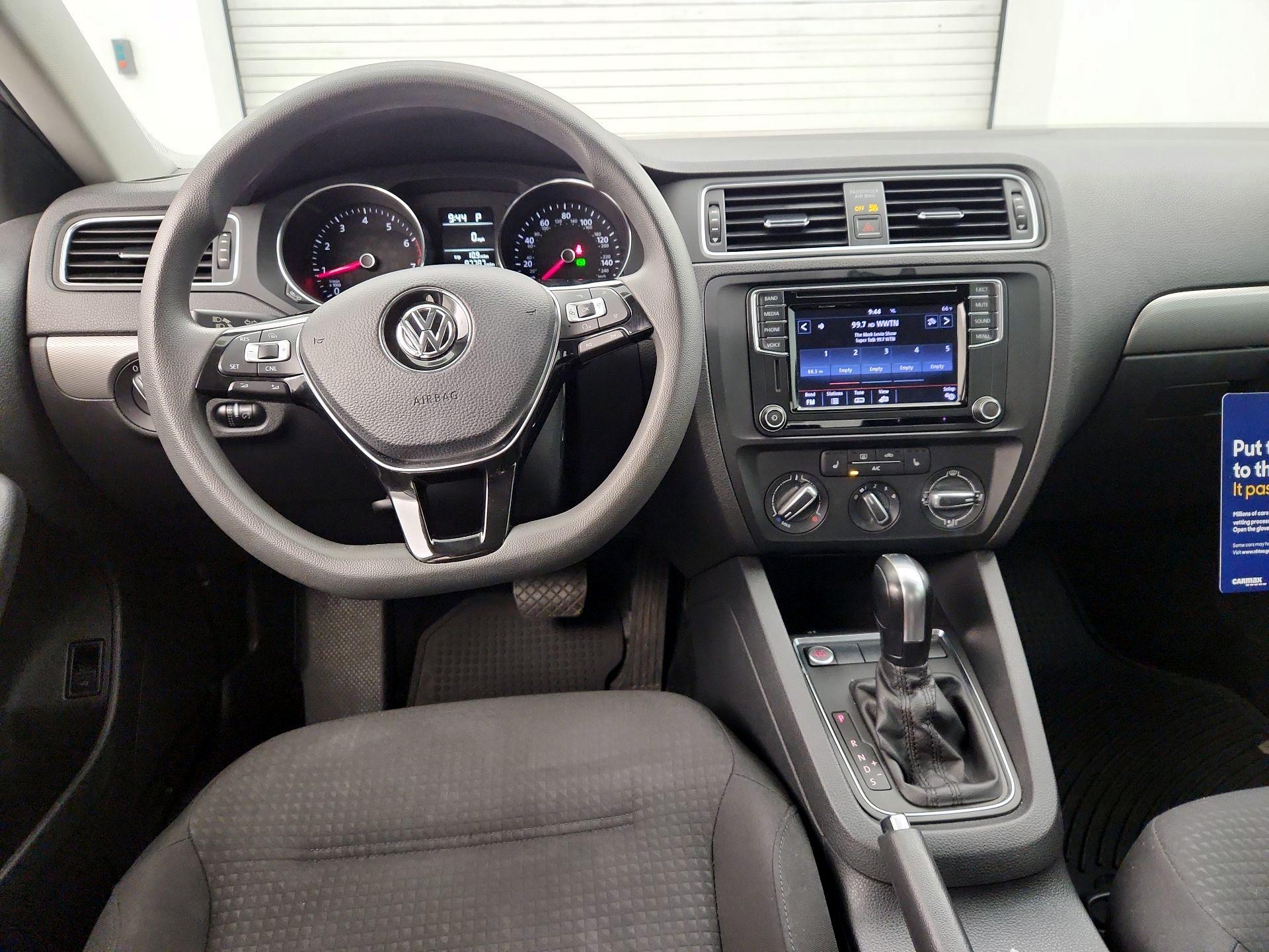 Thumbnail: 2016 Volkswagen Jetta - 9