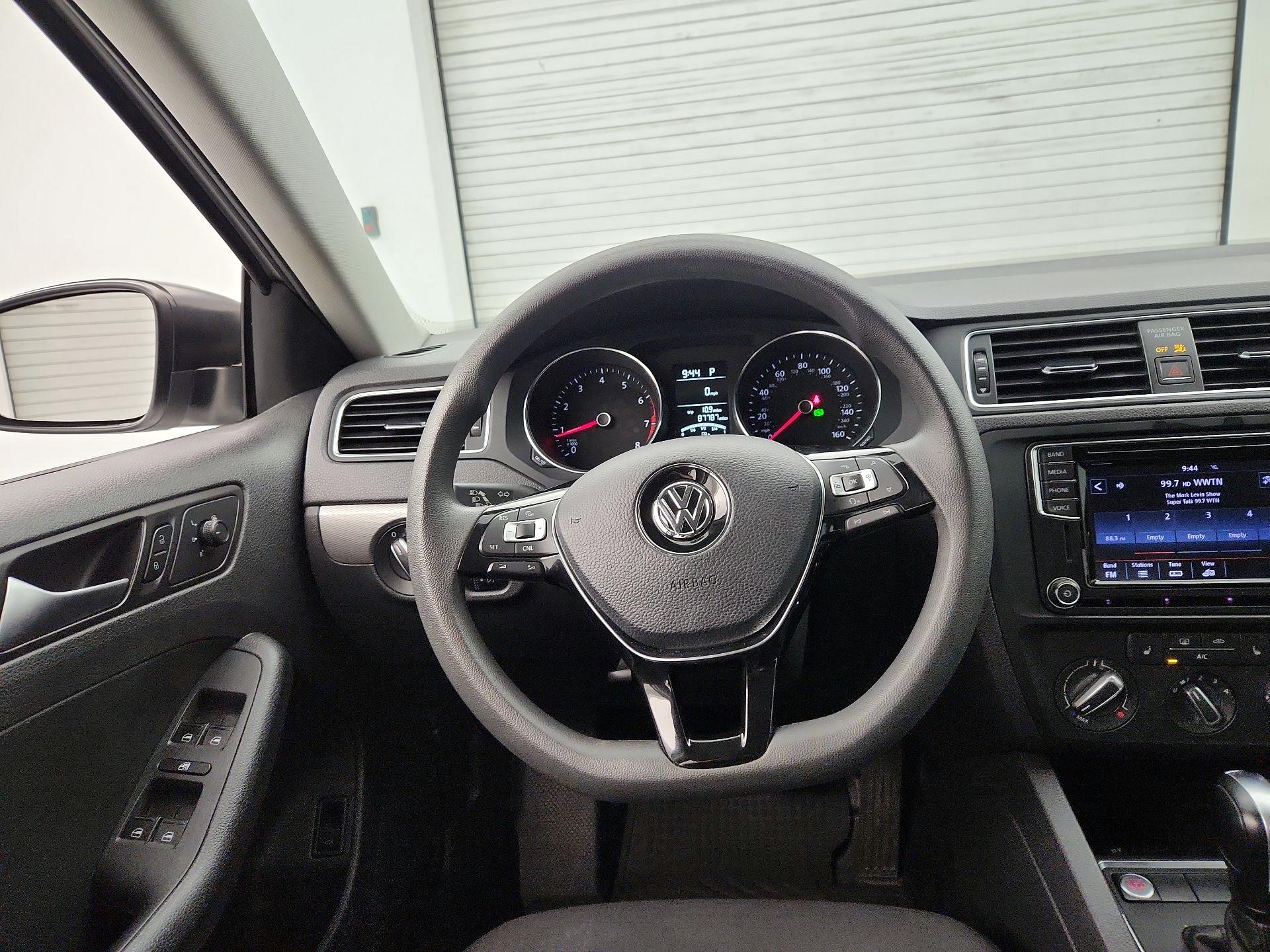 Thumbnail: 2016 Volkswagen Jetta - 10