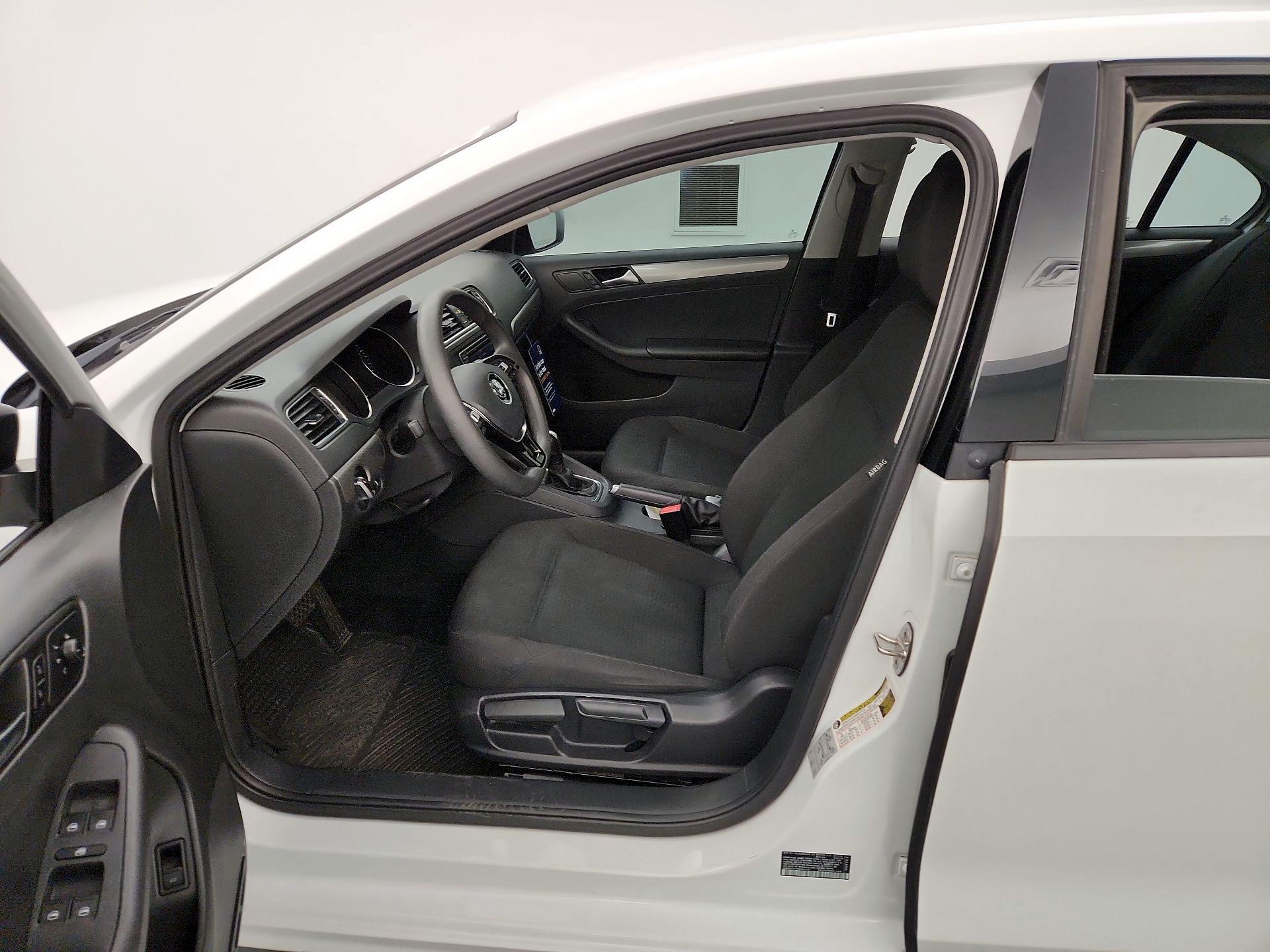 Thumbnail: 2016 Volkswagen Jetta - 11