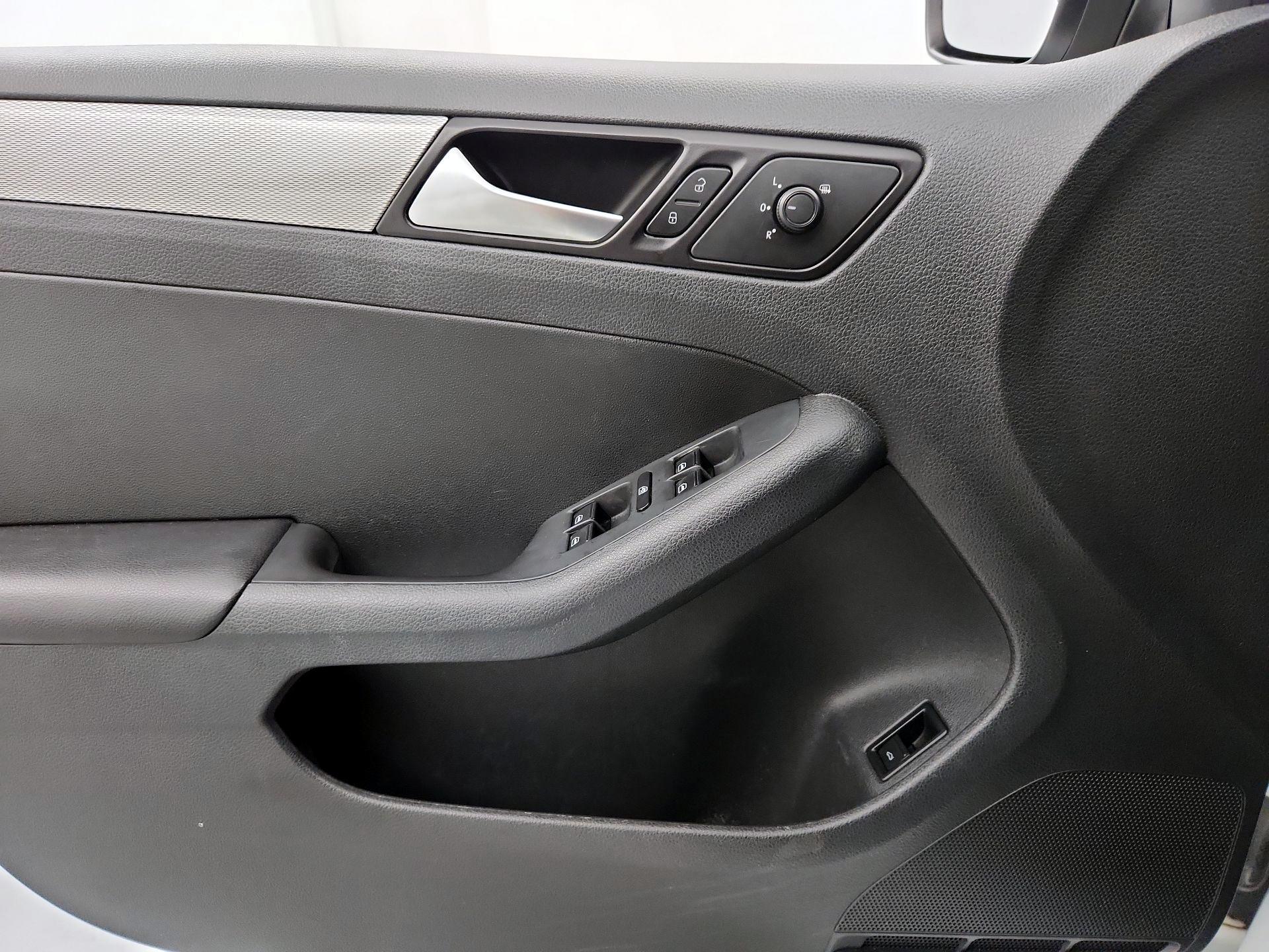 Thumbnail: 2016 Volkswagen Jetta - 12