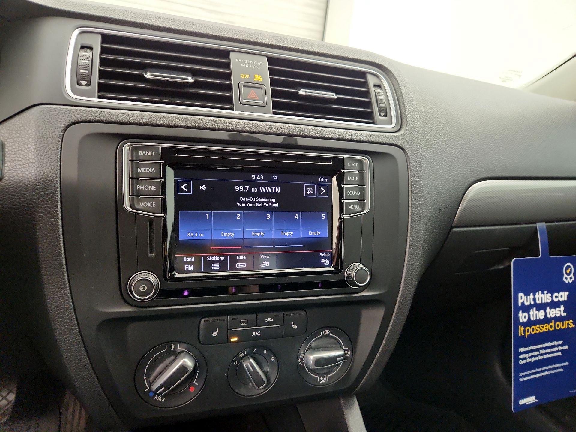 Thumbnail: 2016 Volkswagen Jetta - 14
