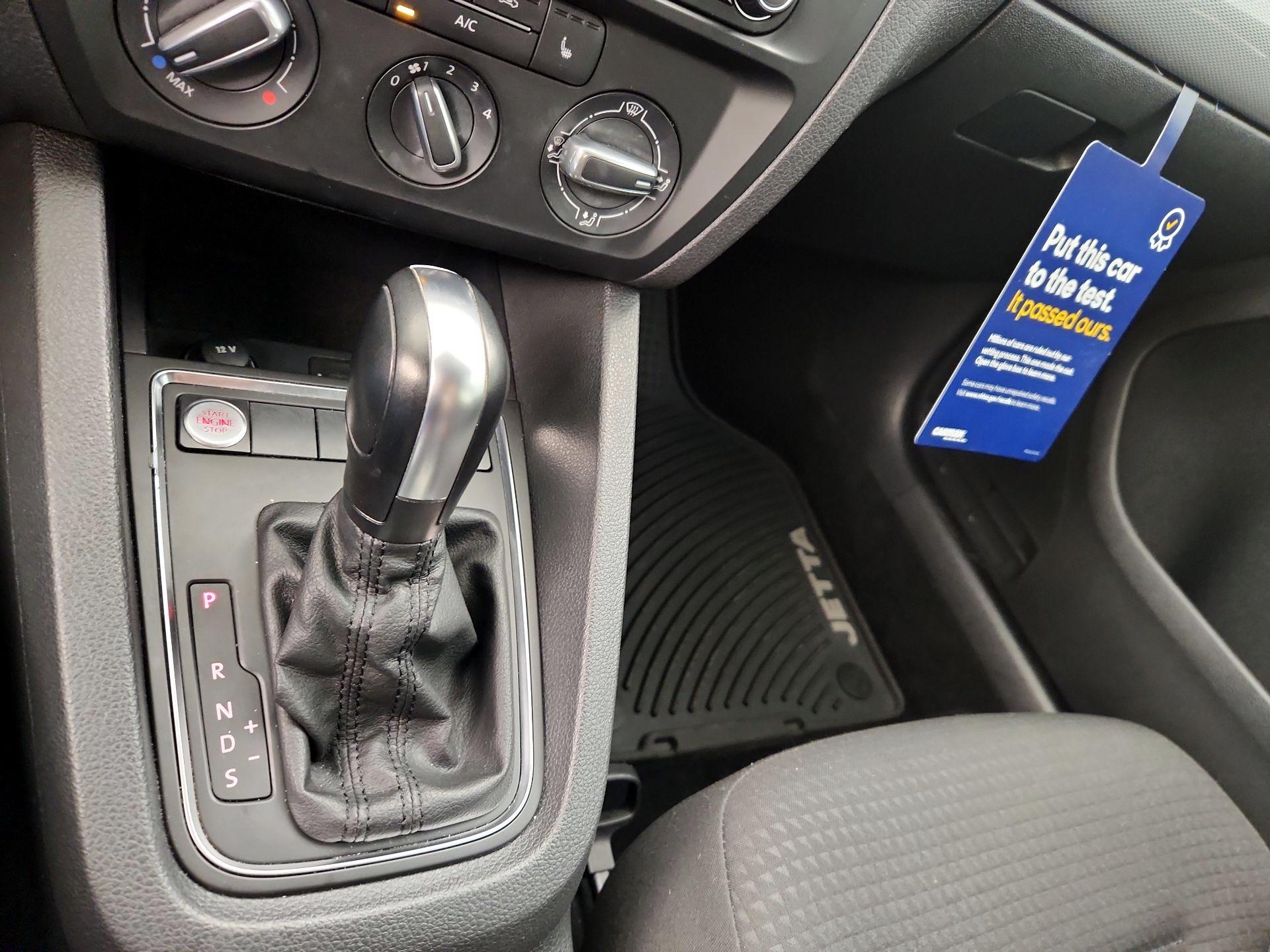 Thumbnail: 2016 Volkswagen Jetta - 16