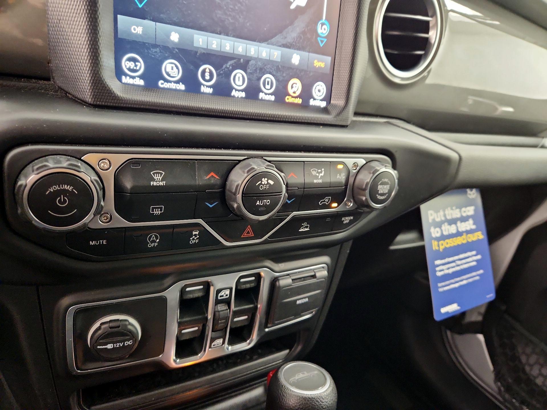 Thumbnail: 2023 Jeep Gladiator - 17