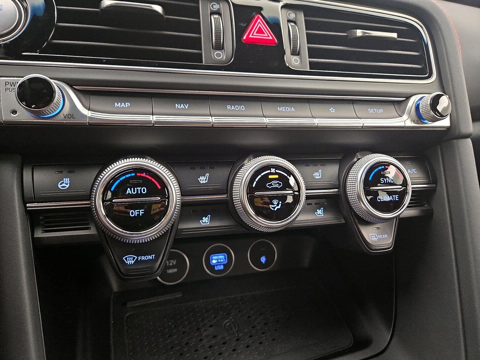 Thumbnail: 2022 Genesis G70 - 17