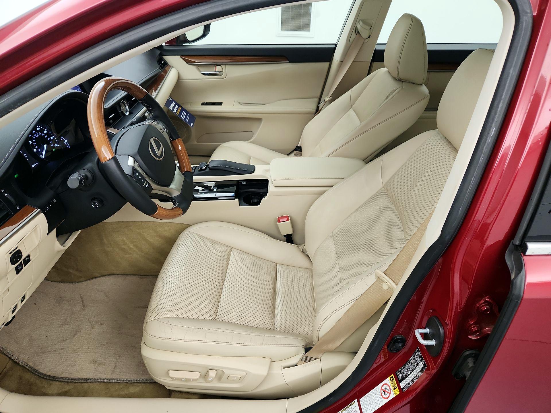 Thumbnail: 2015 Lexus ES - 11