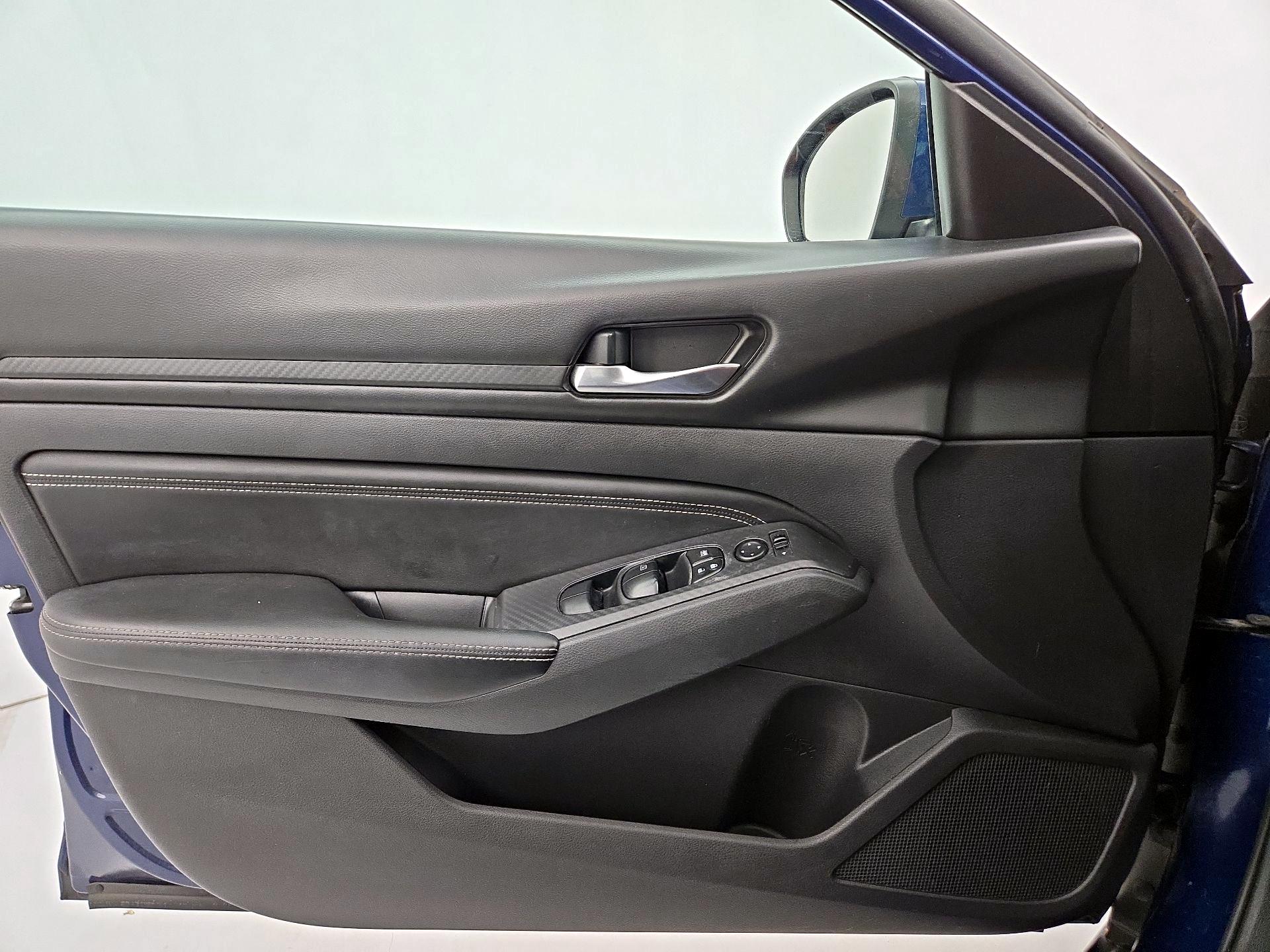 Thumbnail: 2019 Nissan Altima - 12